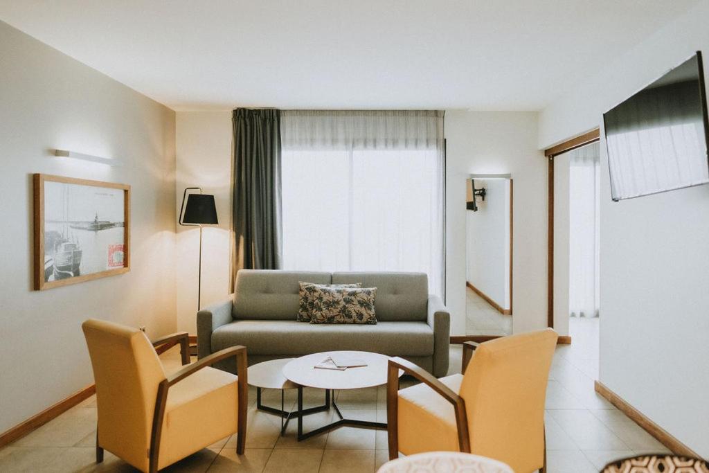 Deluxe Suite with Sea View photo 2