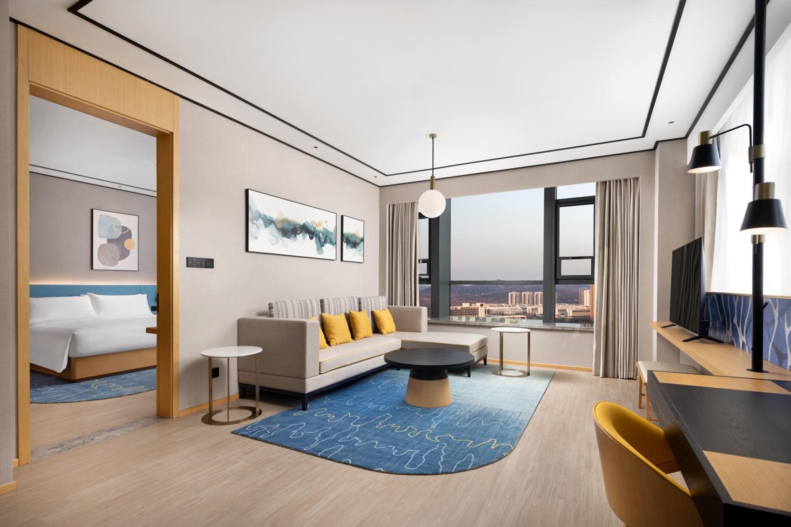 Deluxe King Suite - Photo 4