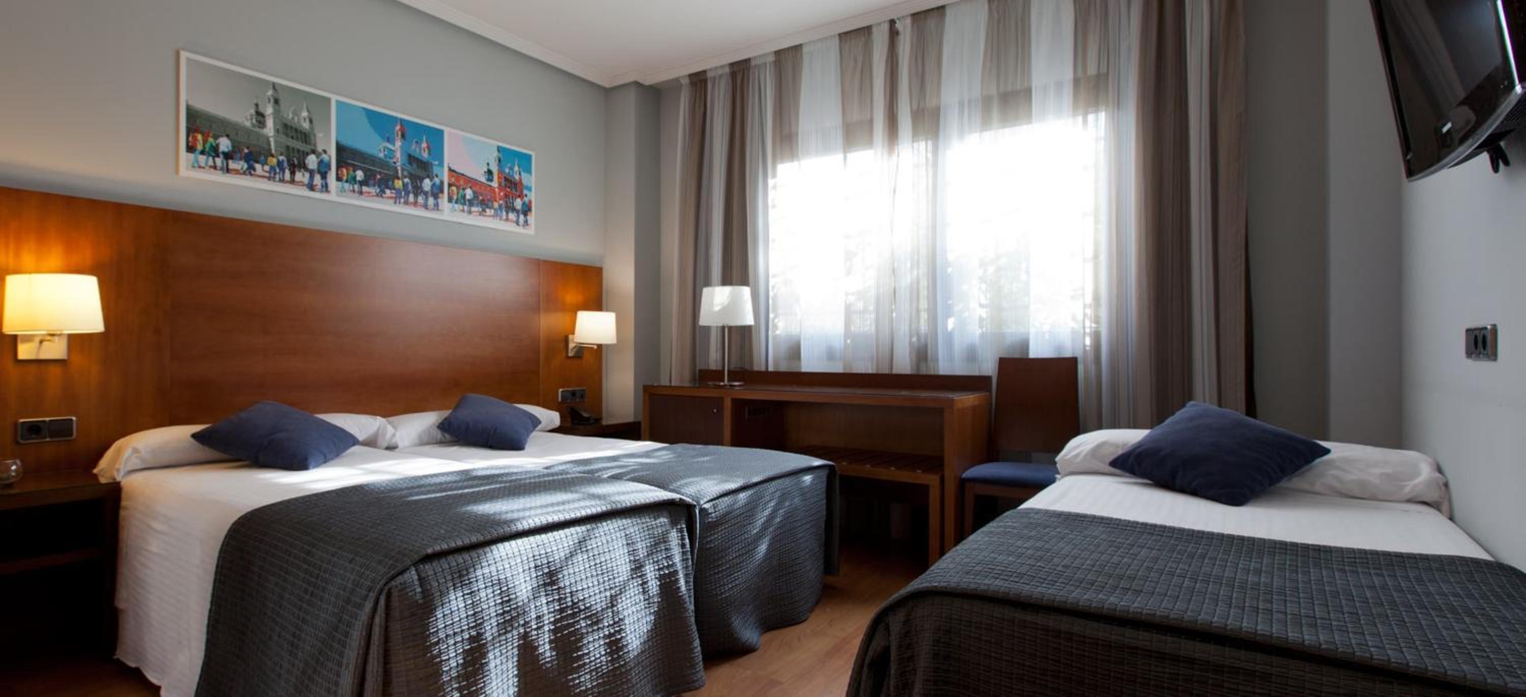 Triple Room (2 Adults + 1 Child) photo 2