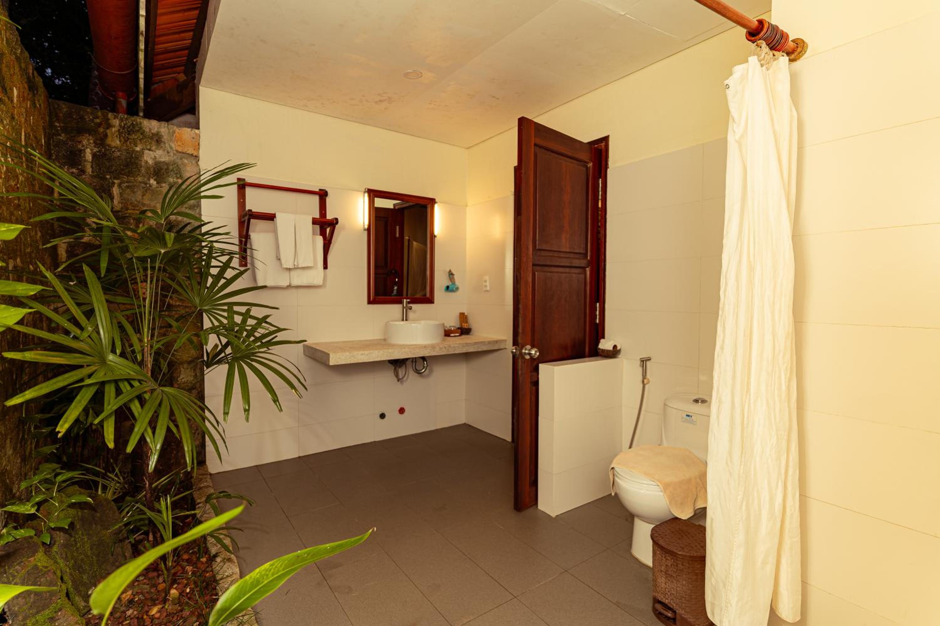 Deluxe Bungalow with Garden View photo 2