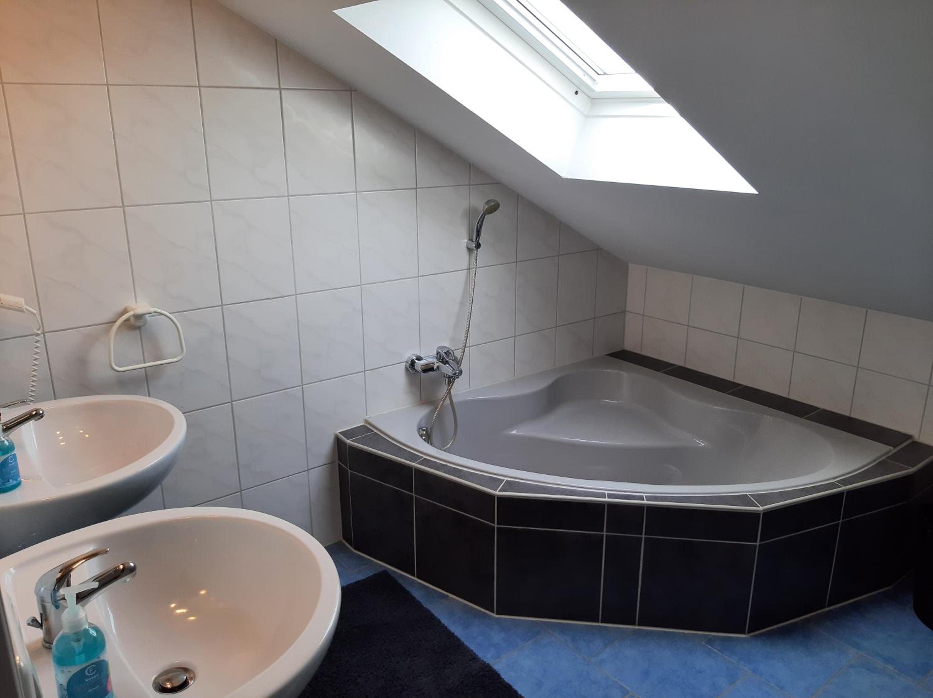 Two-Bedroom Deluxe Apartment with Garden View photo 3