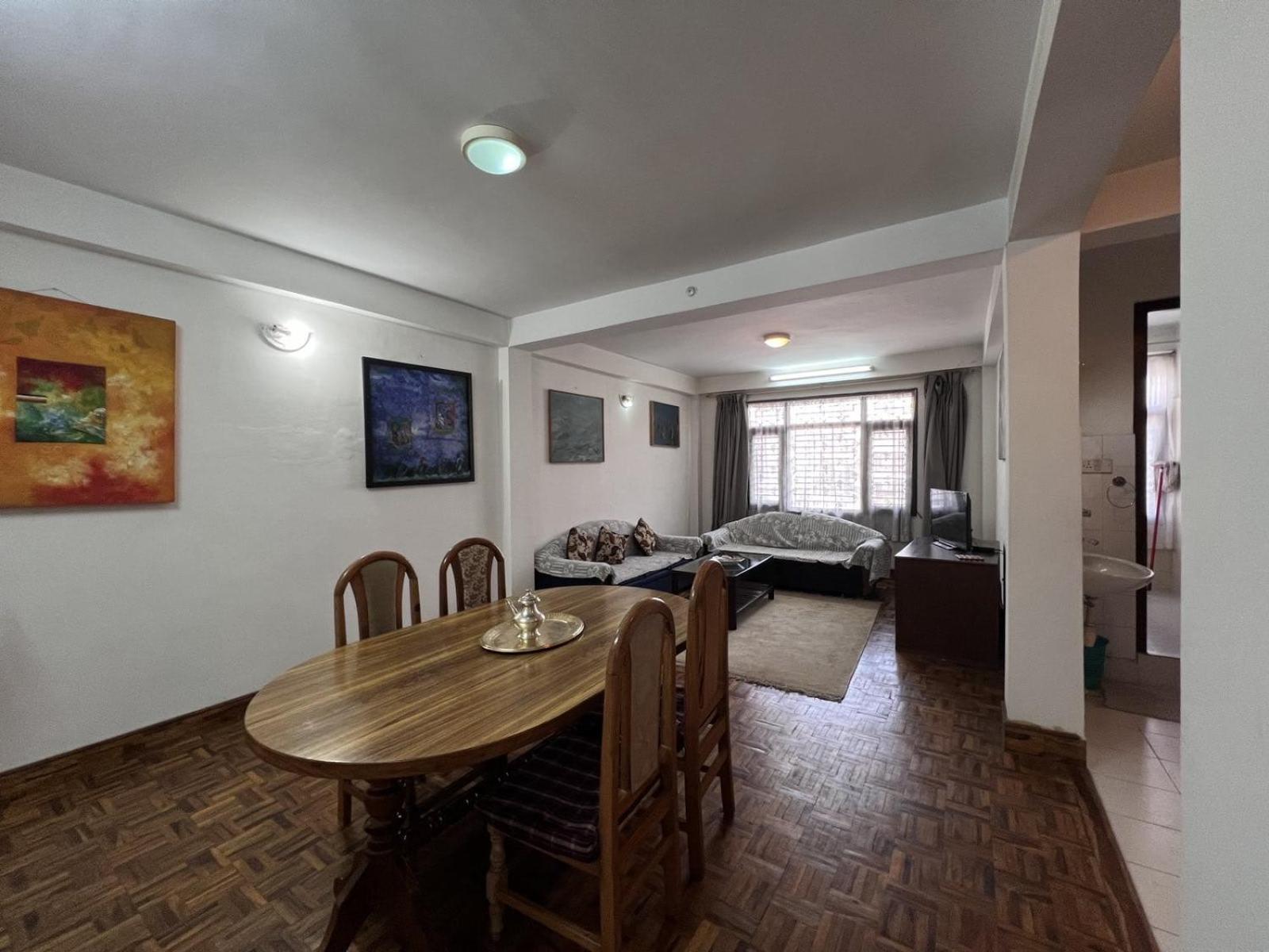 One-Bedroom Apartment photo 1