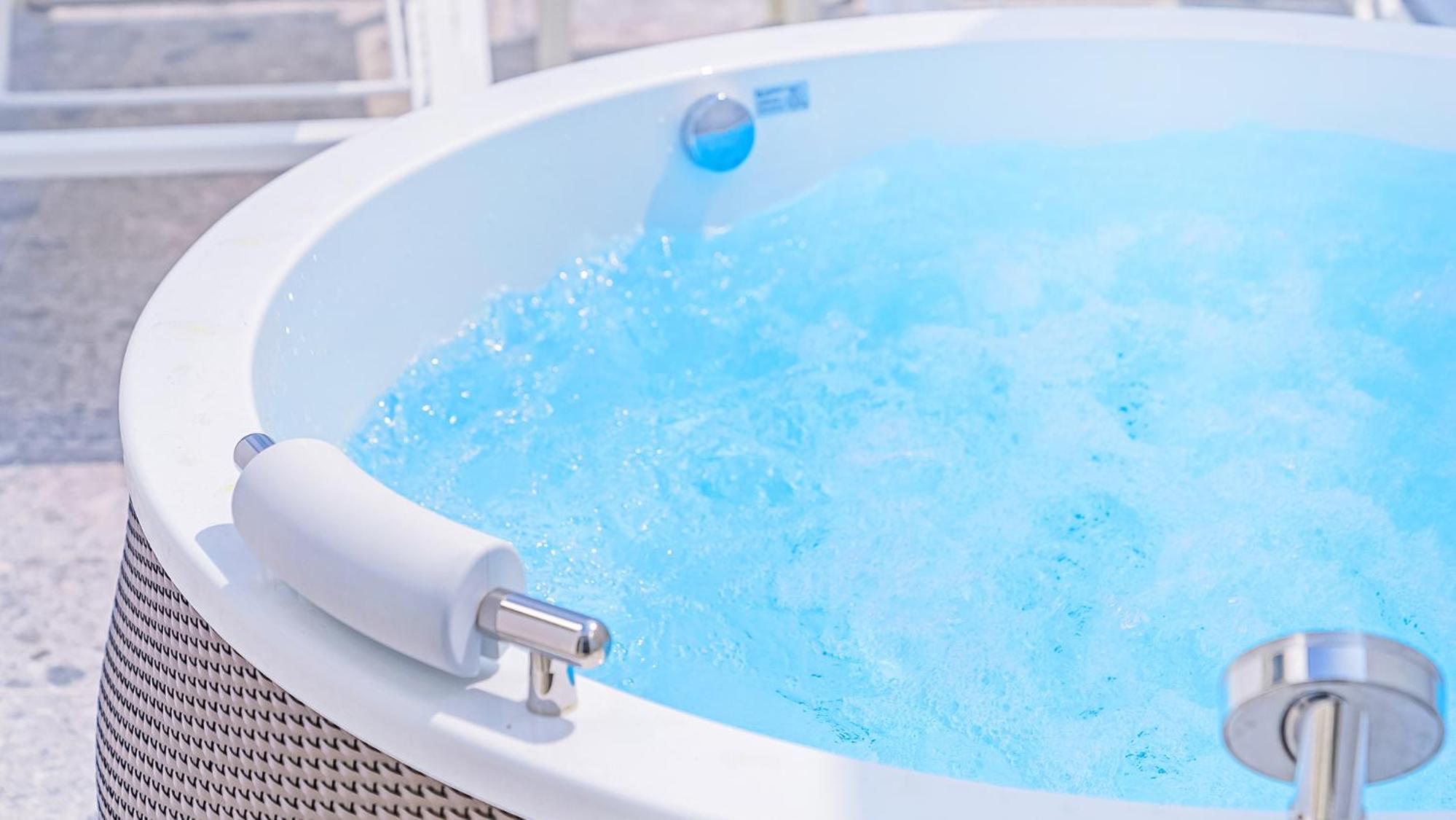 Suite with Spa Bath photo 3