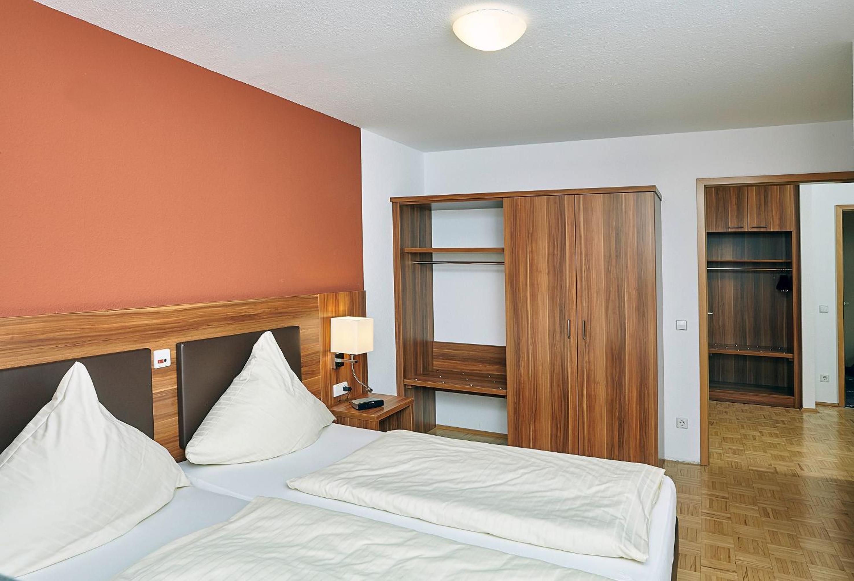 Suite - Photo 1