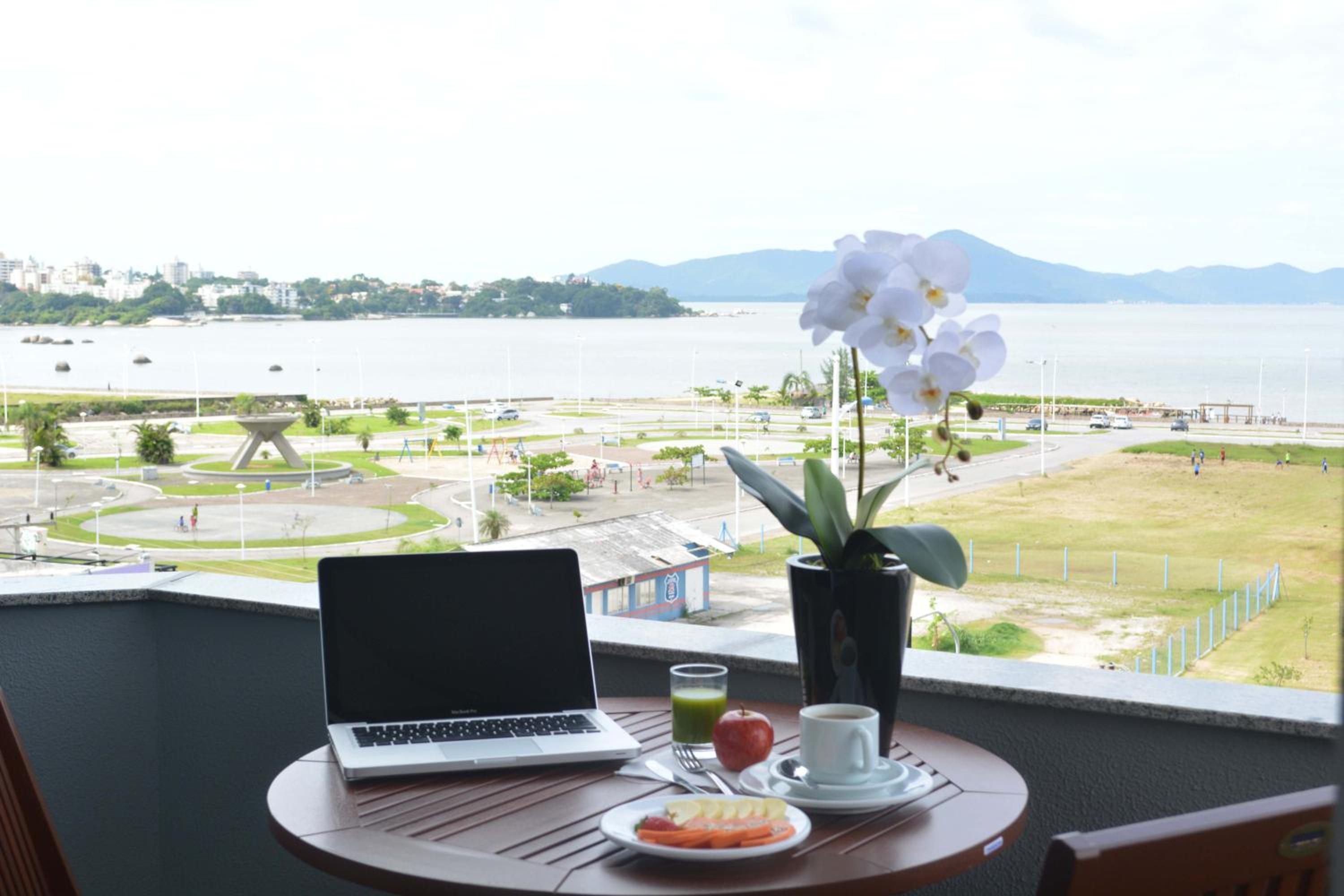 Hotel Kennedy — Deluxe Double Room with Balcony and Sea View