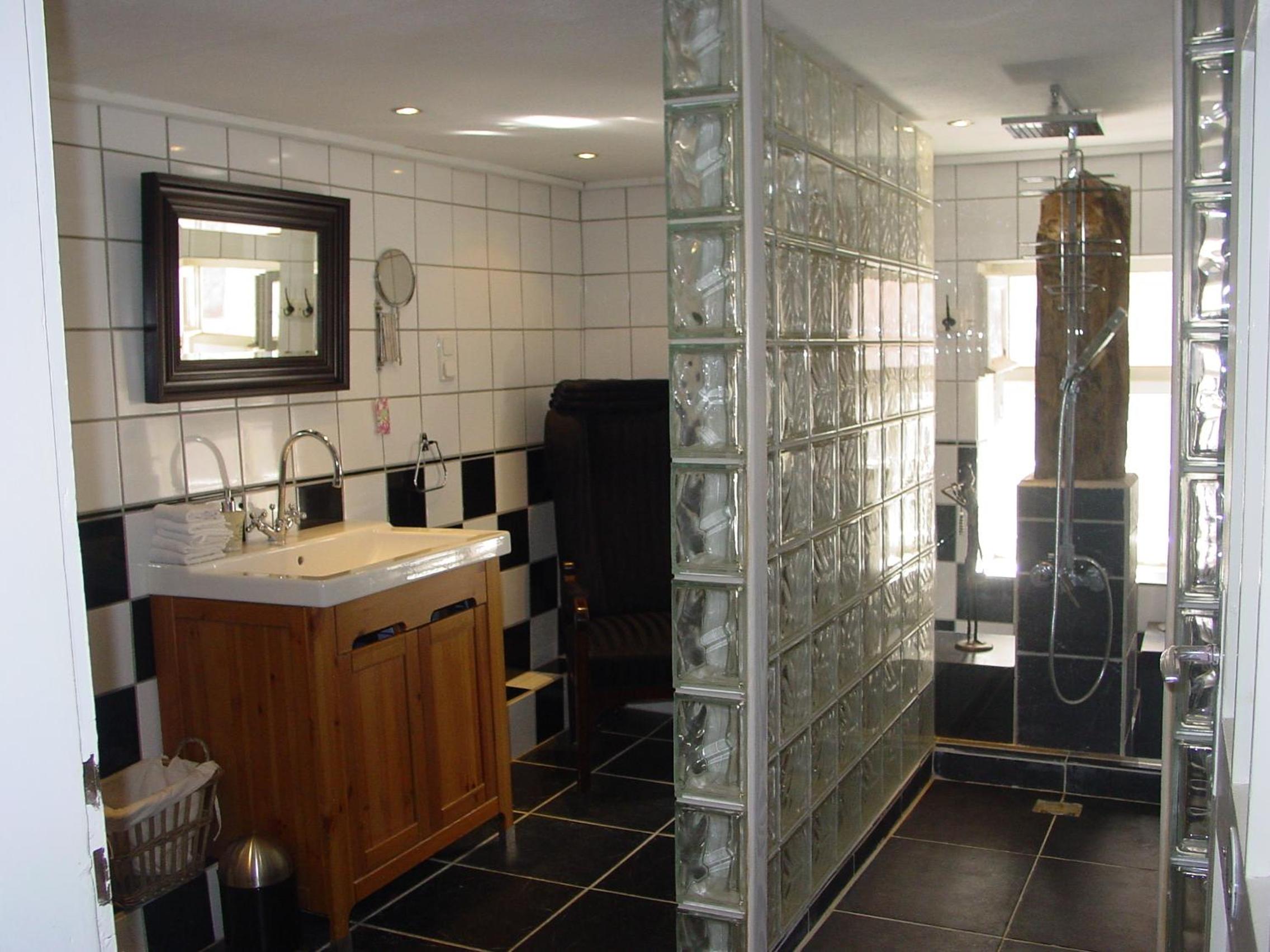 Twin Room with Shared Bathroom photo 2