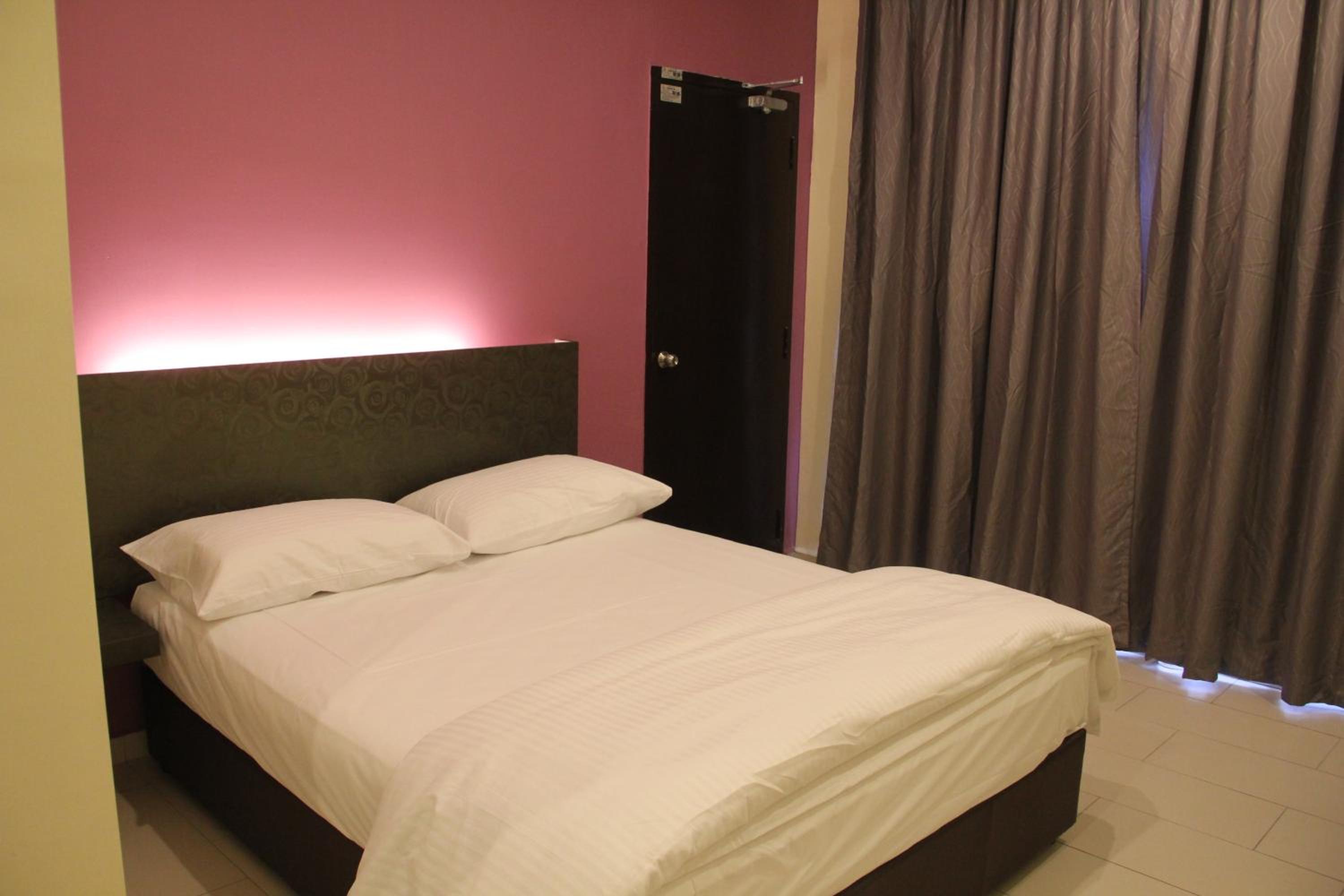 Deluxe Queen Room photo 2