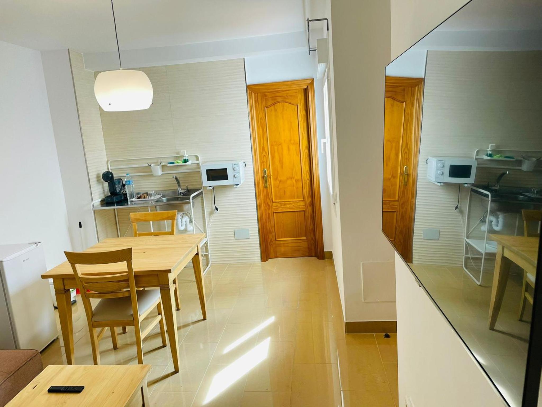 Twin Room with Private Bathroom photo 3