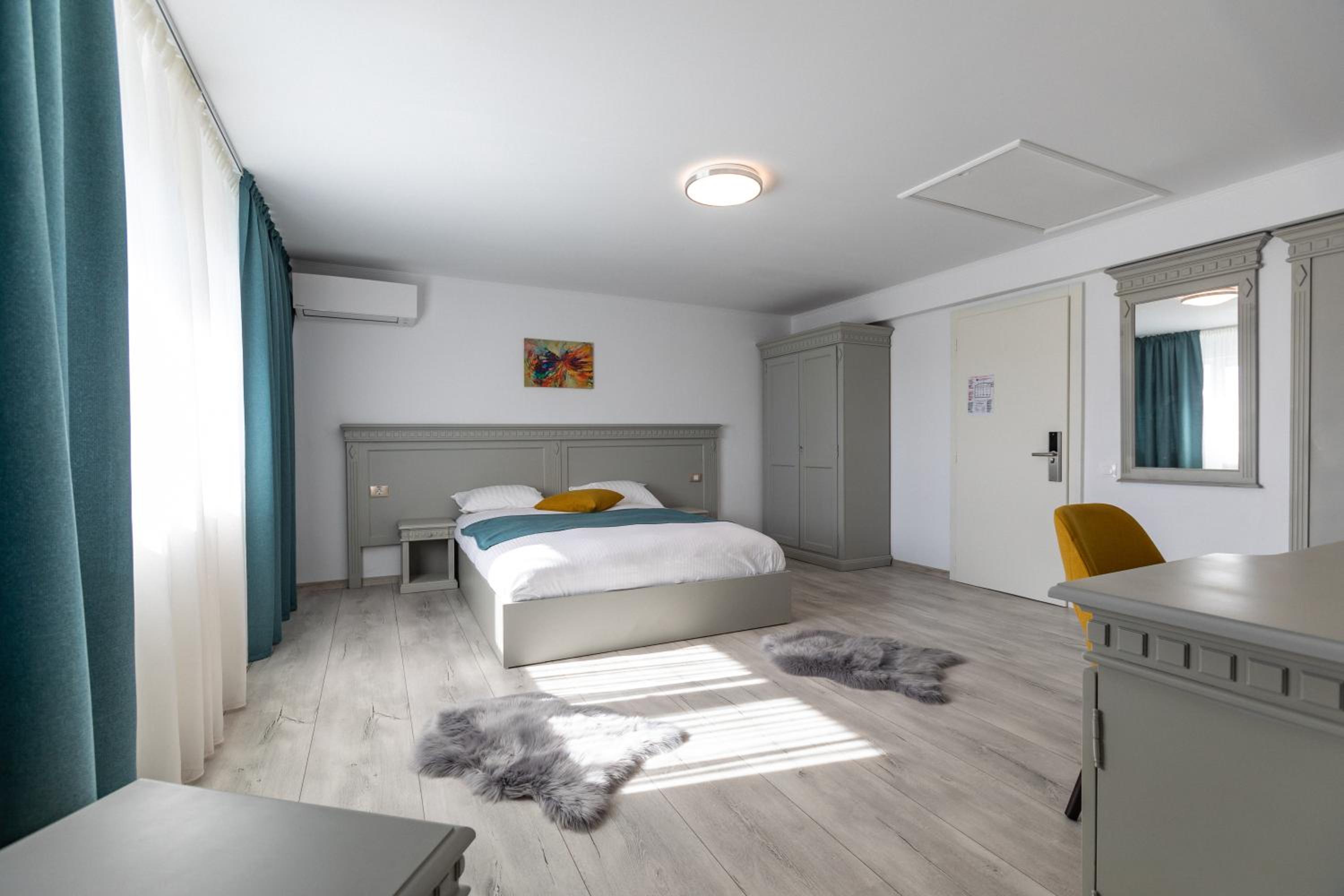 Large Double Room photo 1