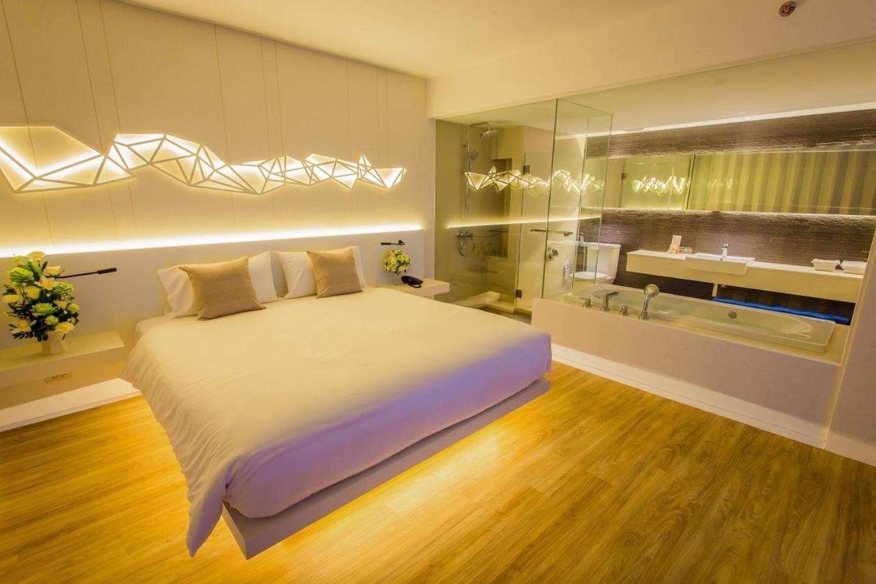 Honeymoon Suite