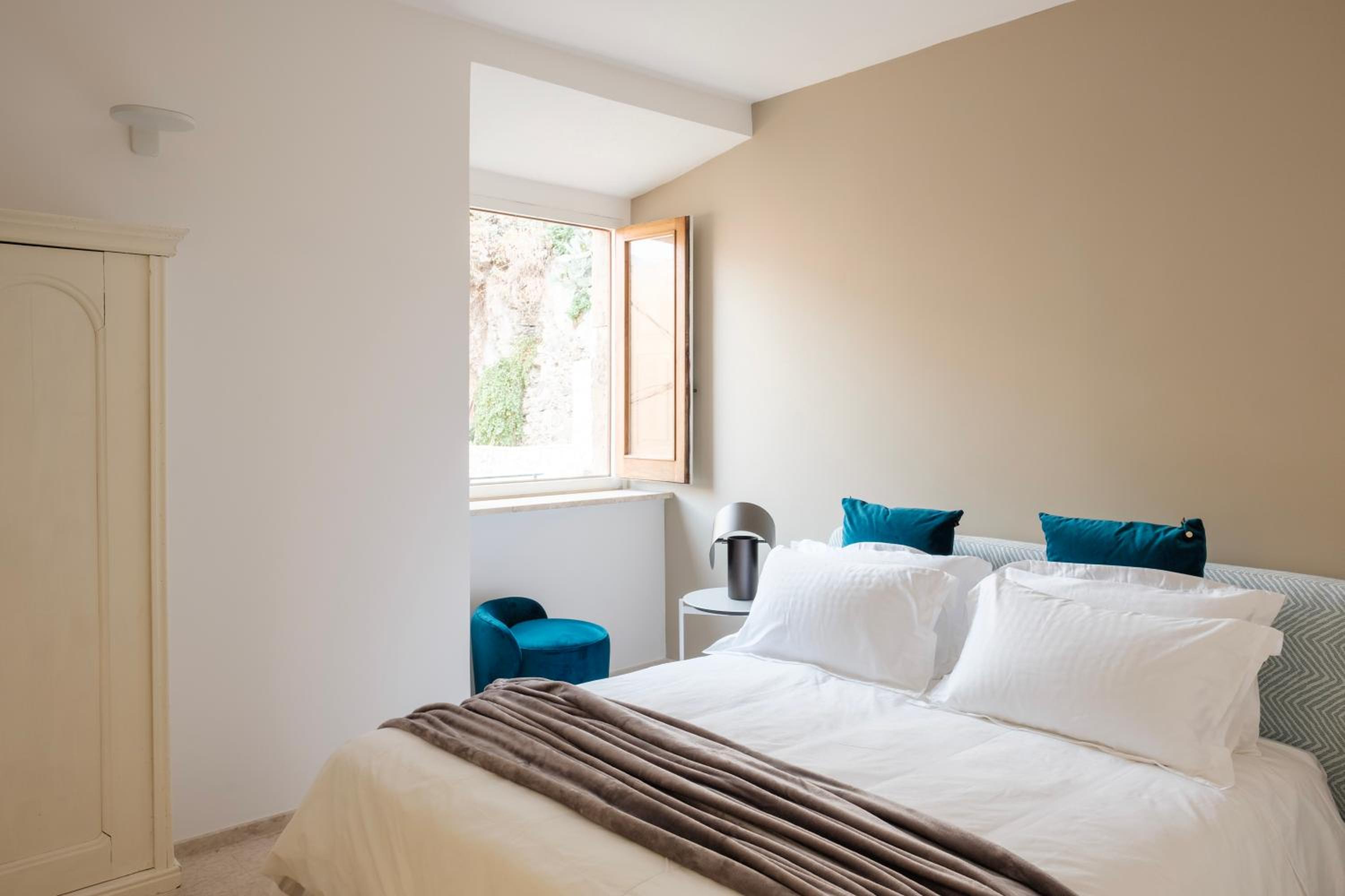 Deluxe Double Room - Photo 2