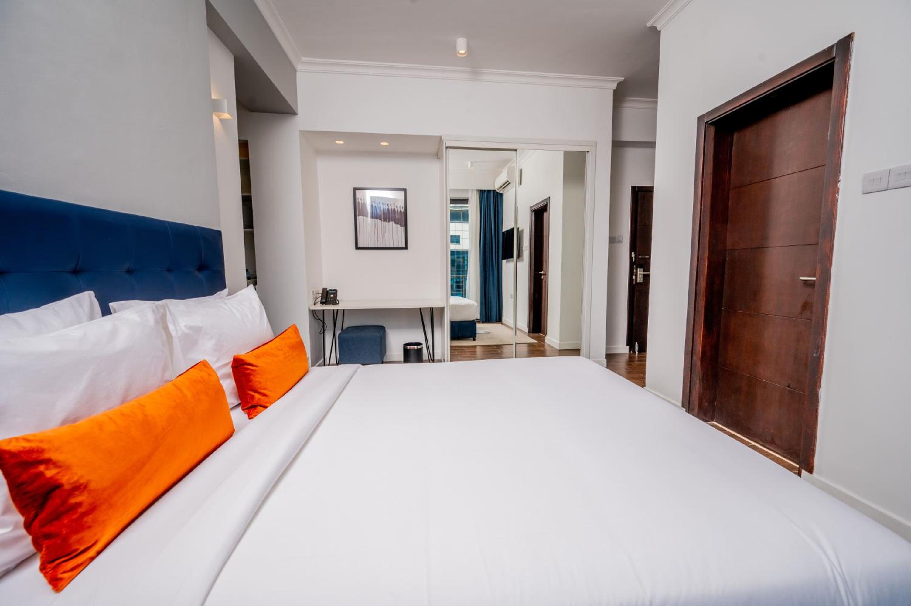 Two Bedroom Executive Suite - Photo 8