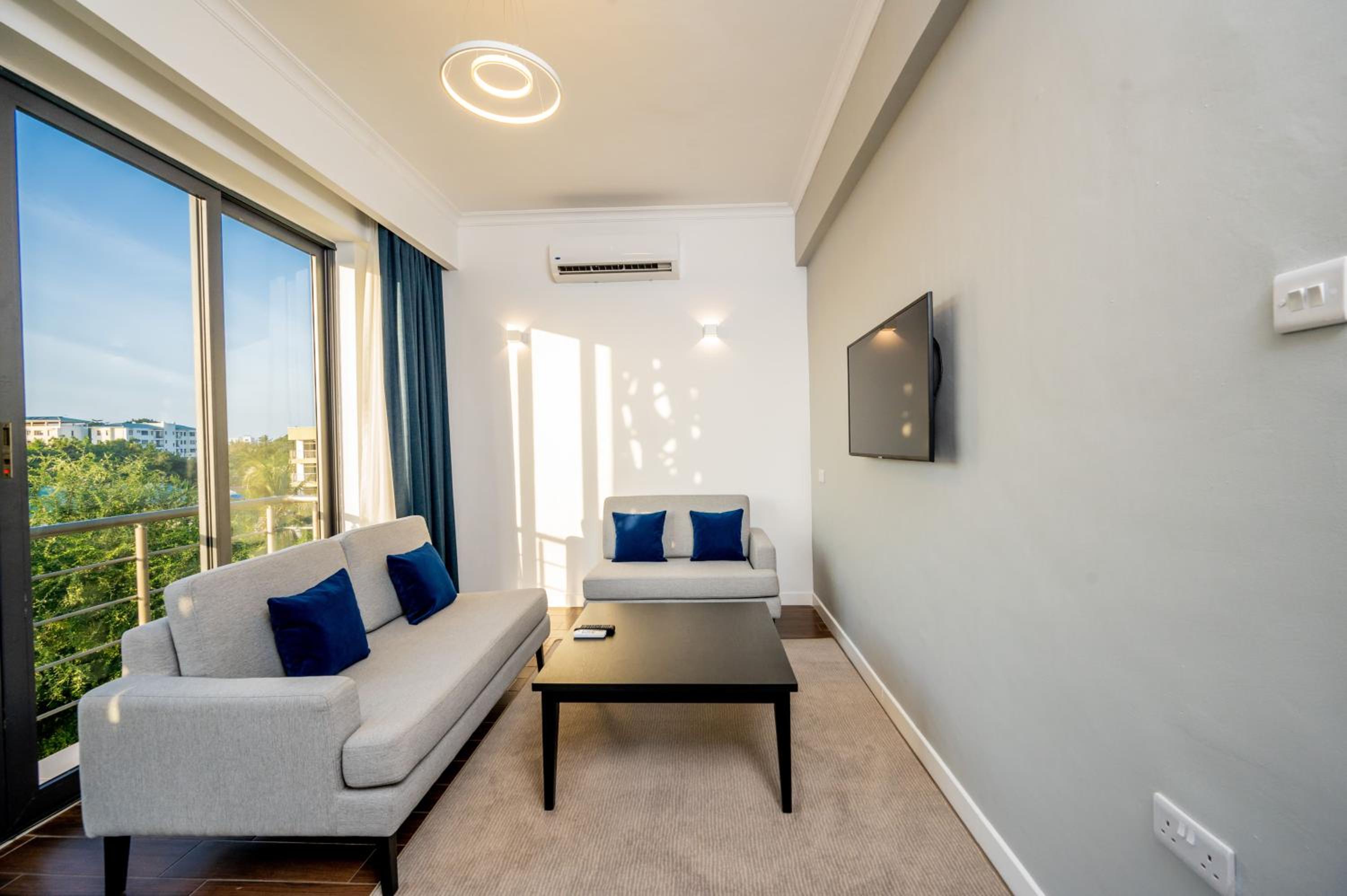 One Bedroom Executive Suite - Photo 4
