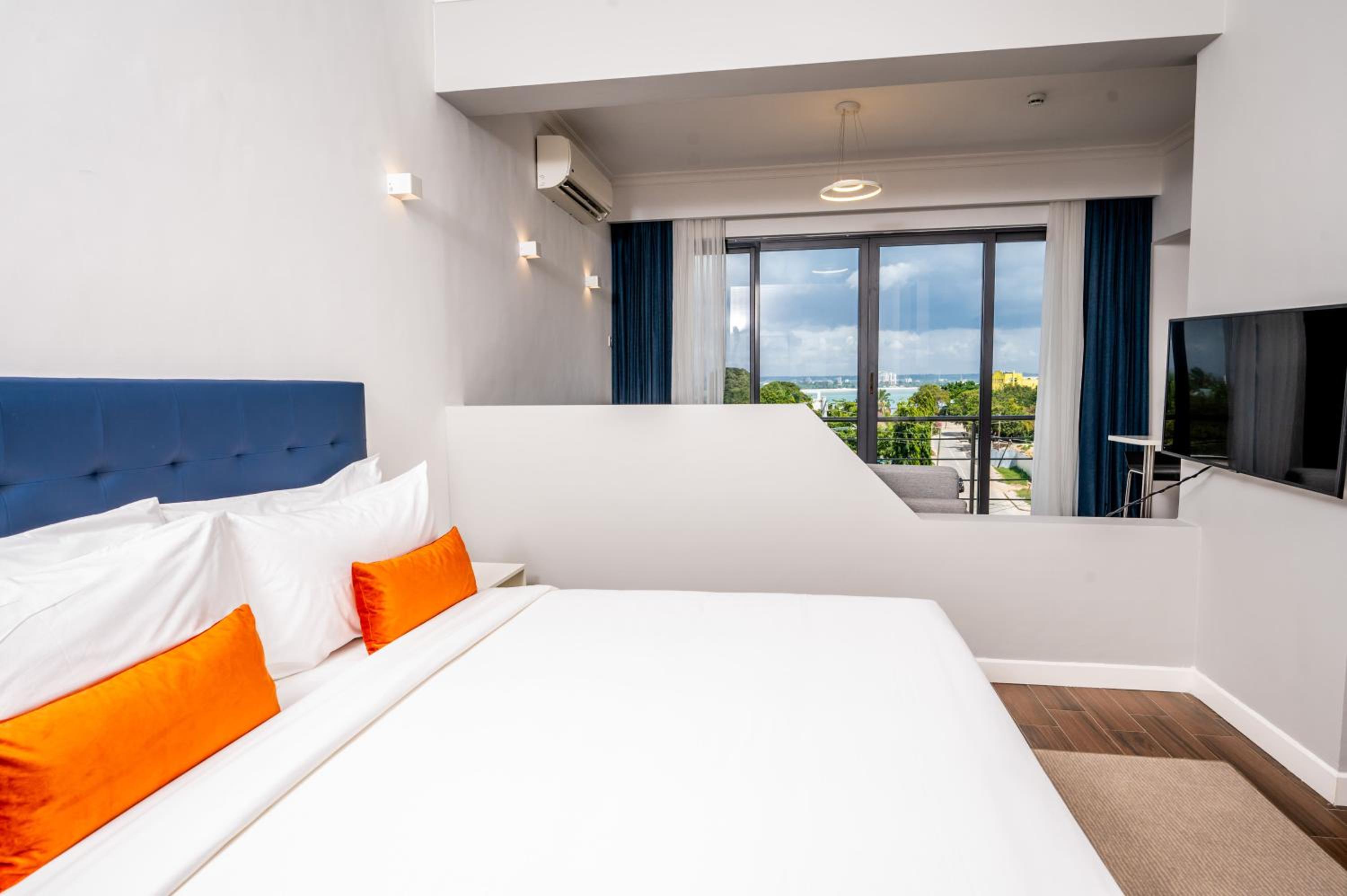 Deluxe Suite - Photo 3