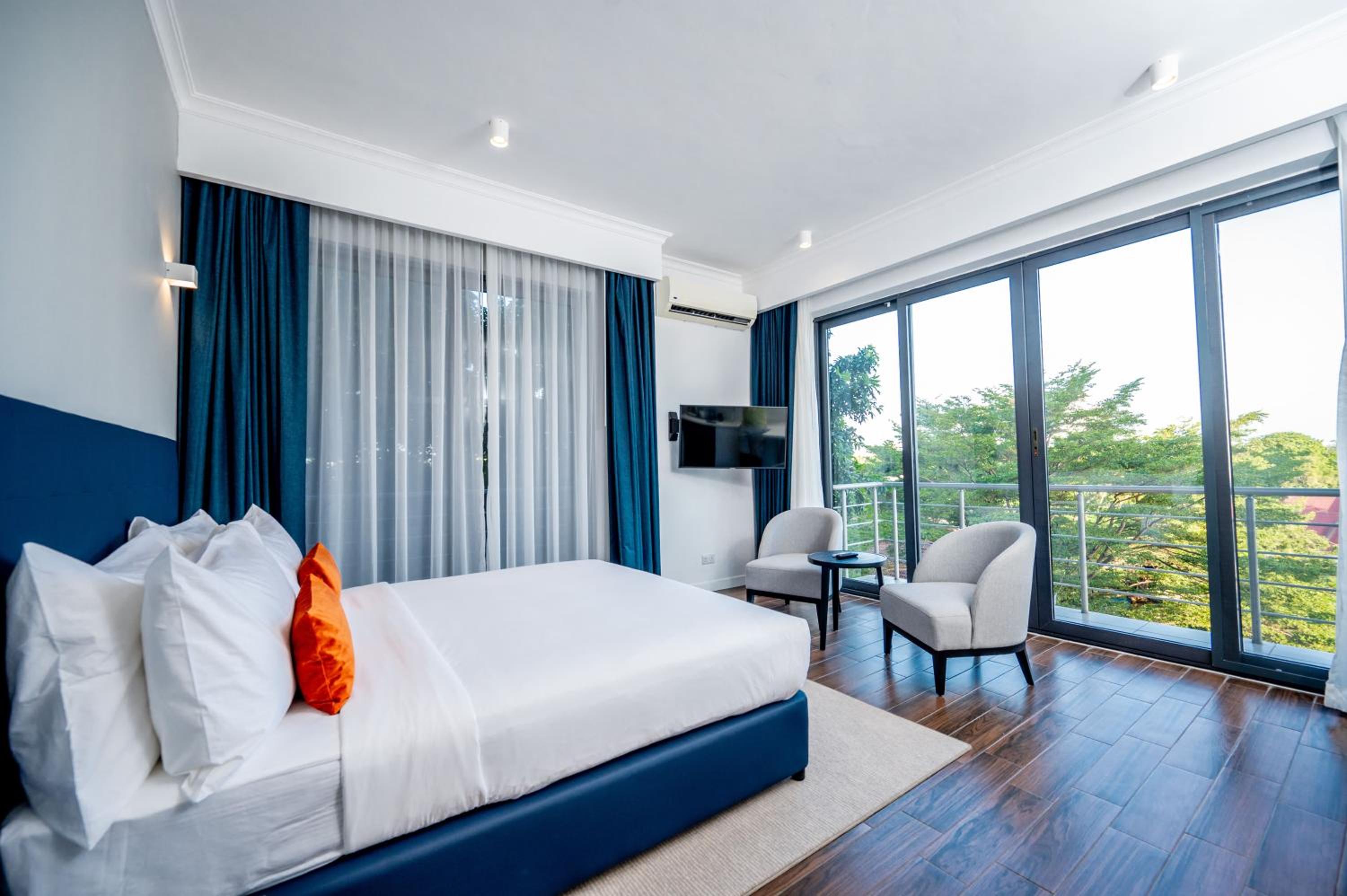 Deluxe Room - Photo 7