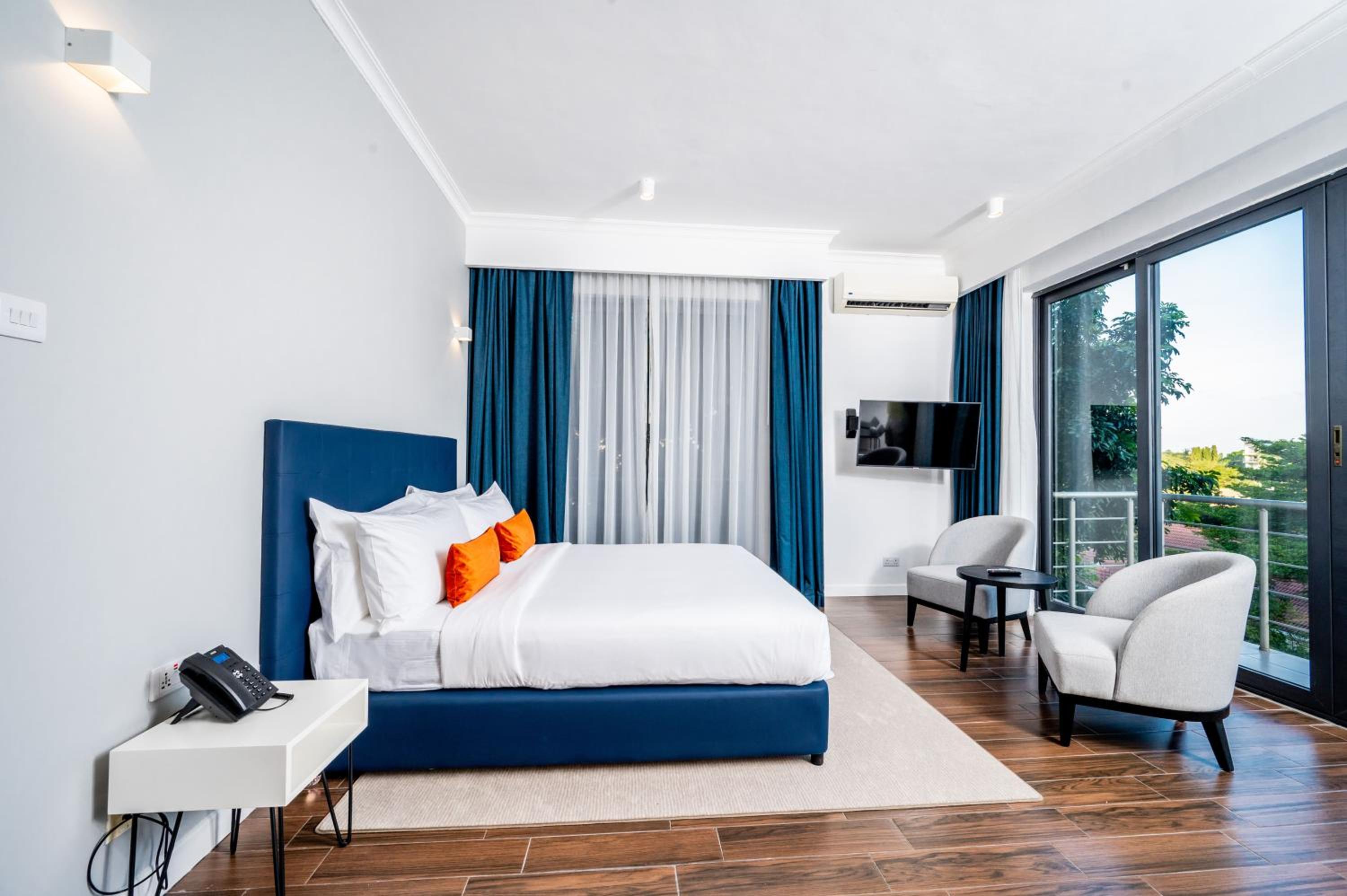 Deluxe Room - Photo 8