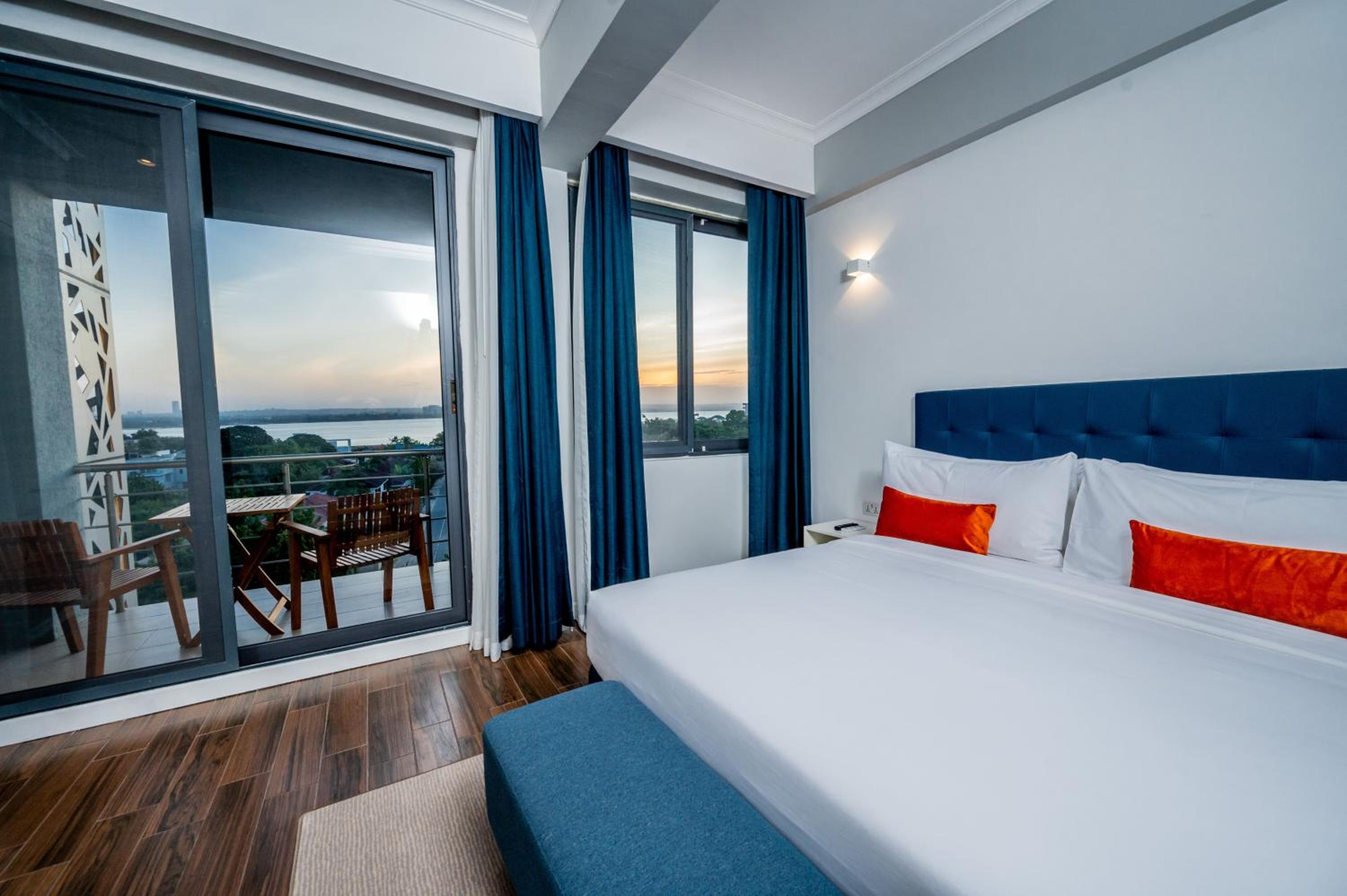 Luxury Ocean Suite - Photo 12