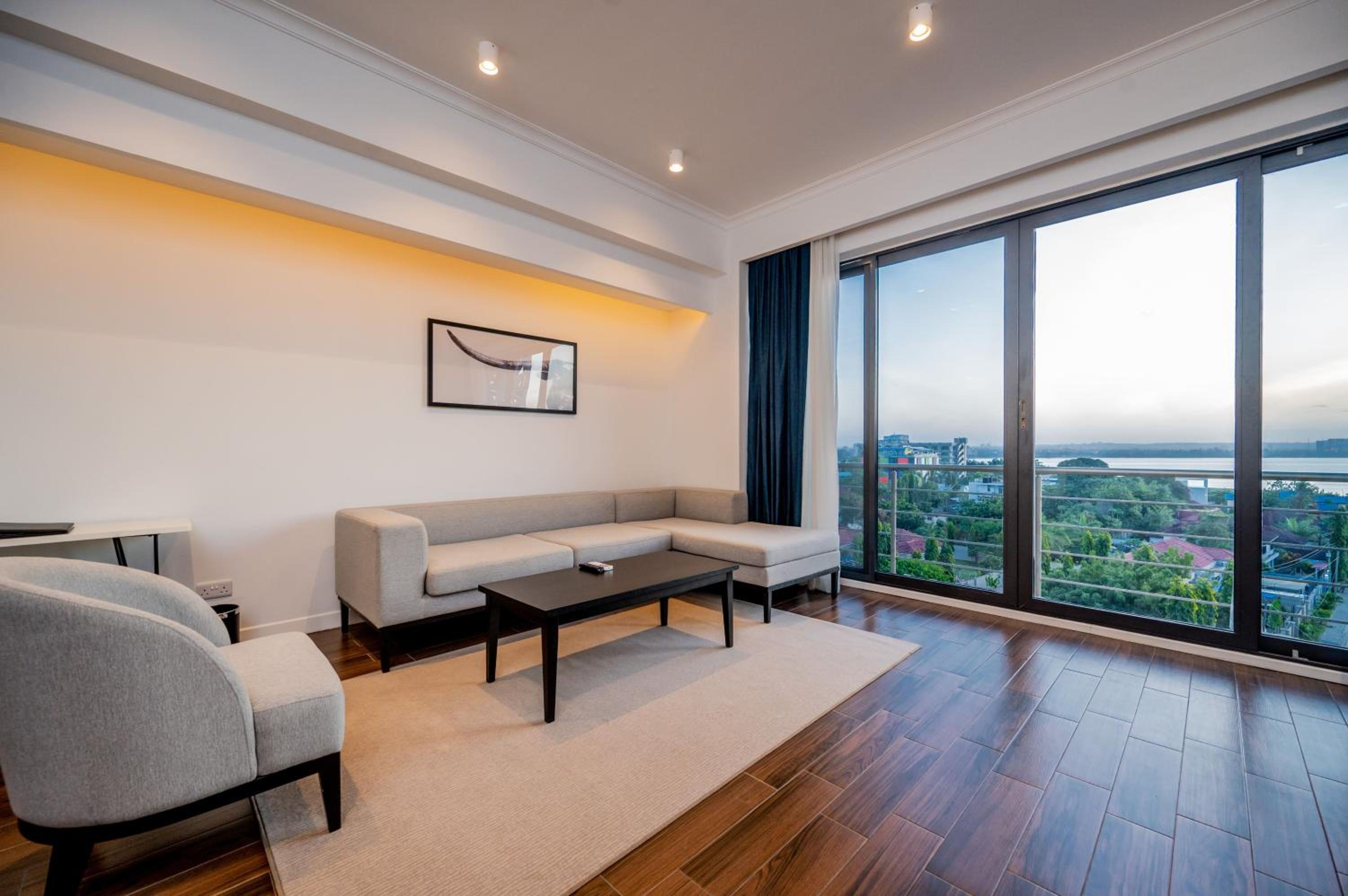 Luxury Ocean Suite - Photo 4