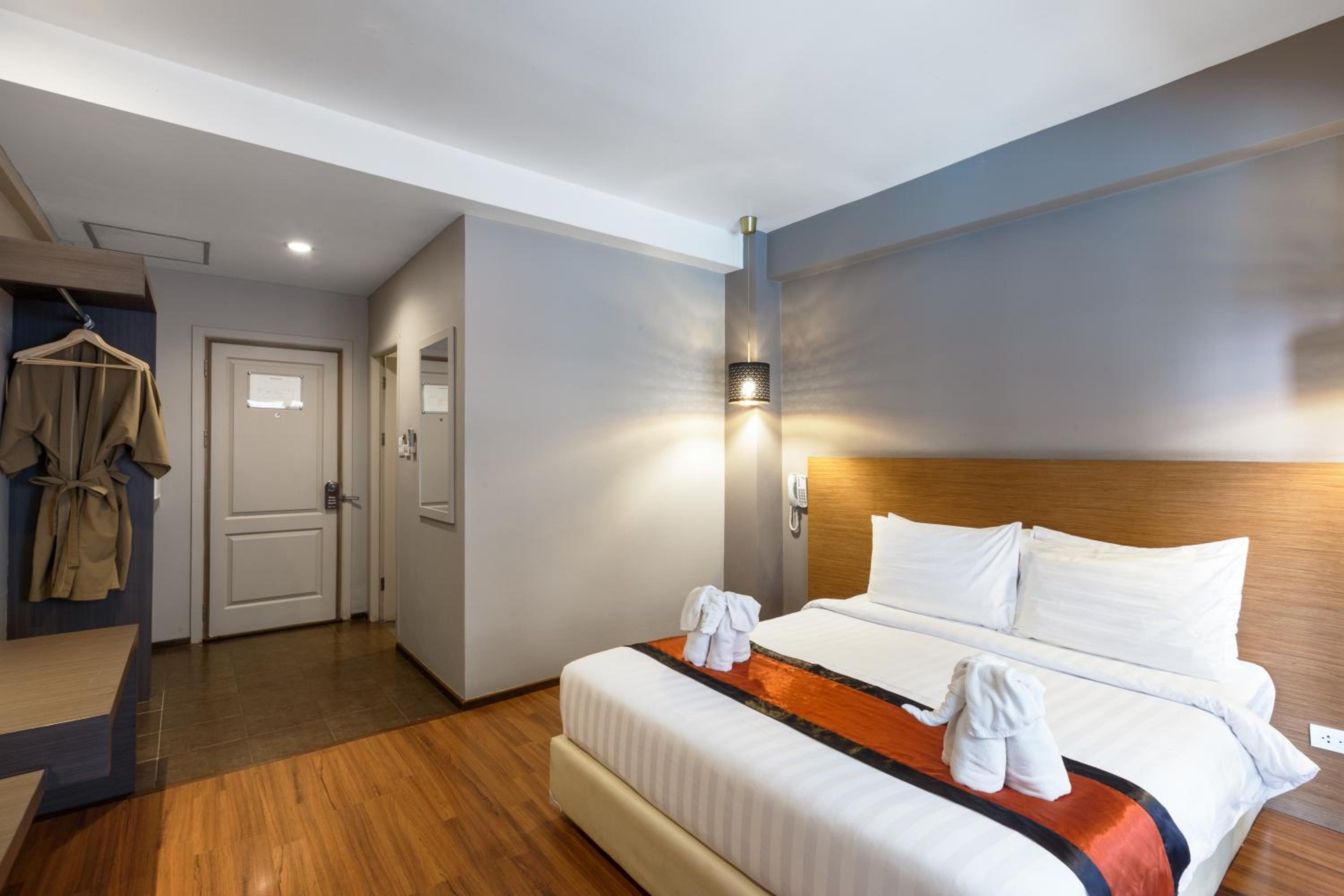 Deluxe Double or Twin Room with Pool Access - No Airport Transfer, photo 6