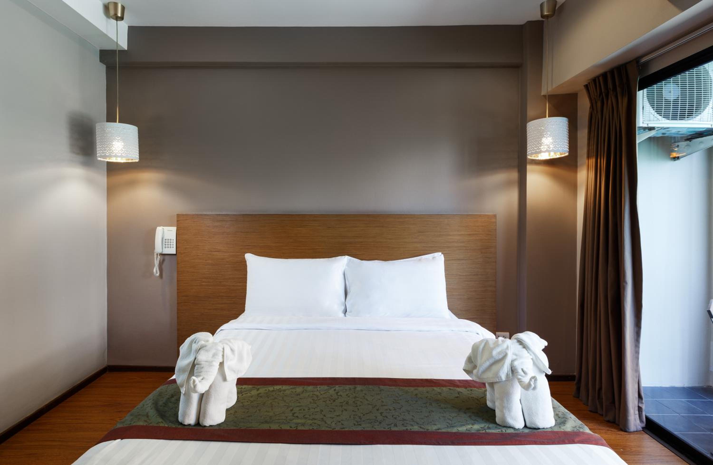 Superior Room with Pool View - Roundtrip Airport Transfer - Photo 2