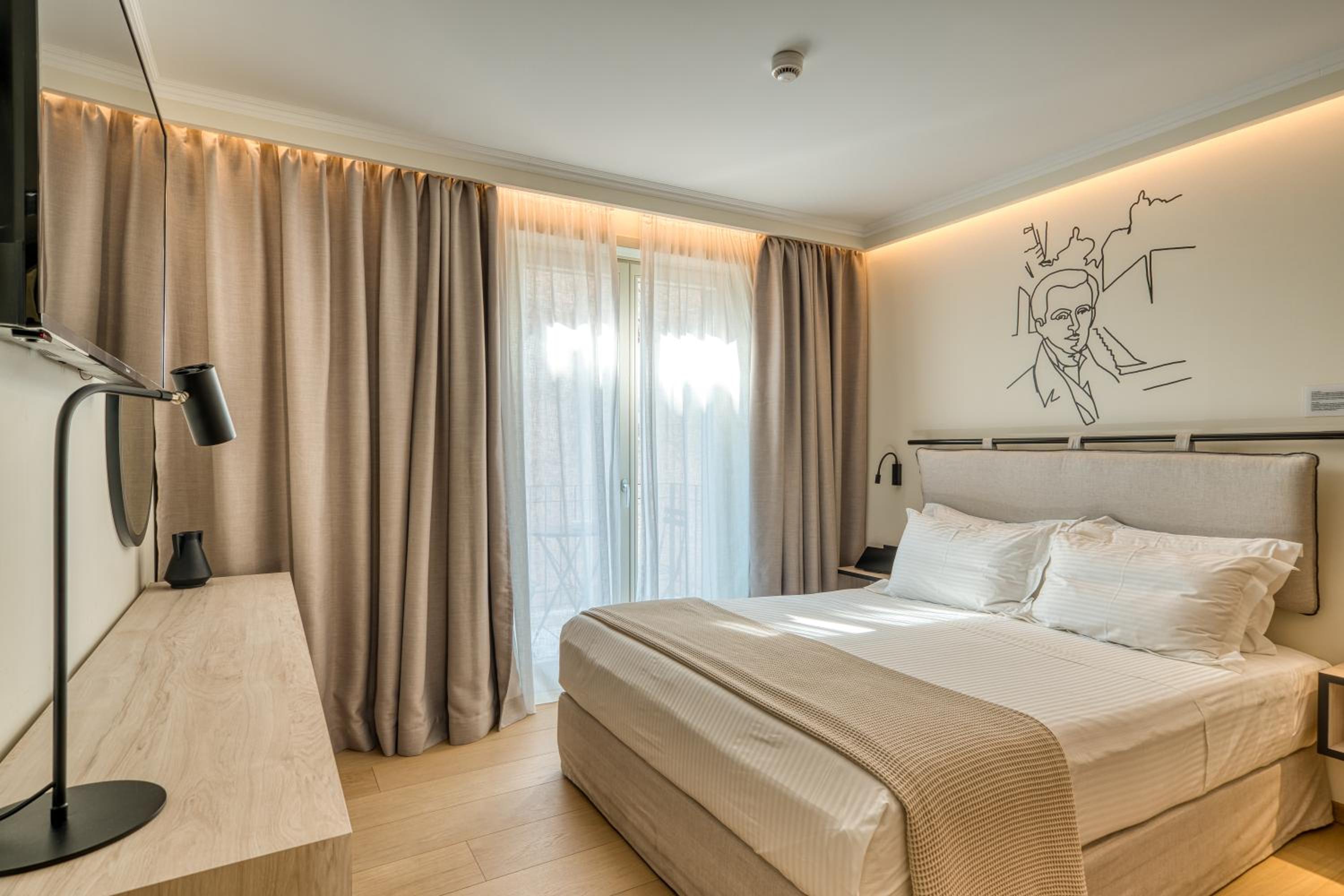Superior Double or Twin Room with City View - Photo 30