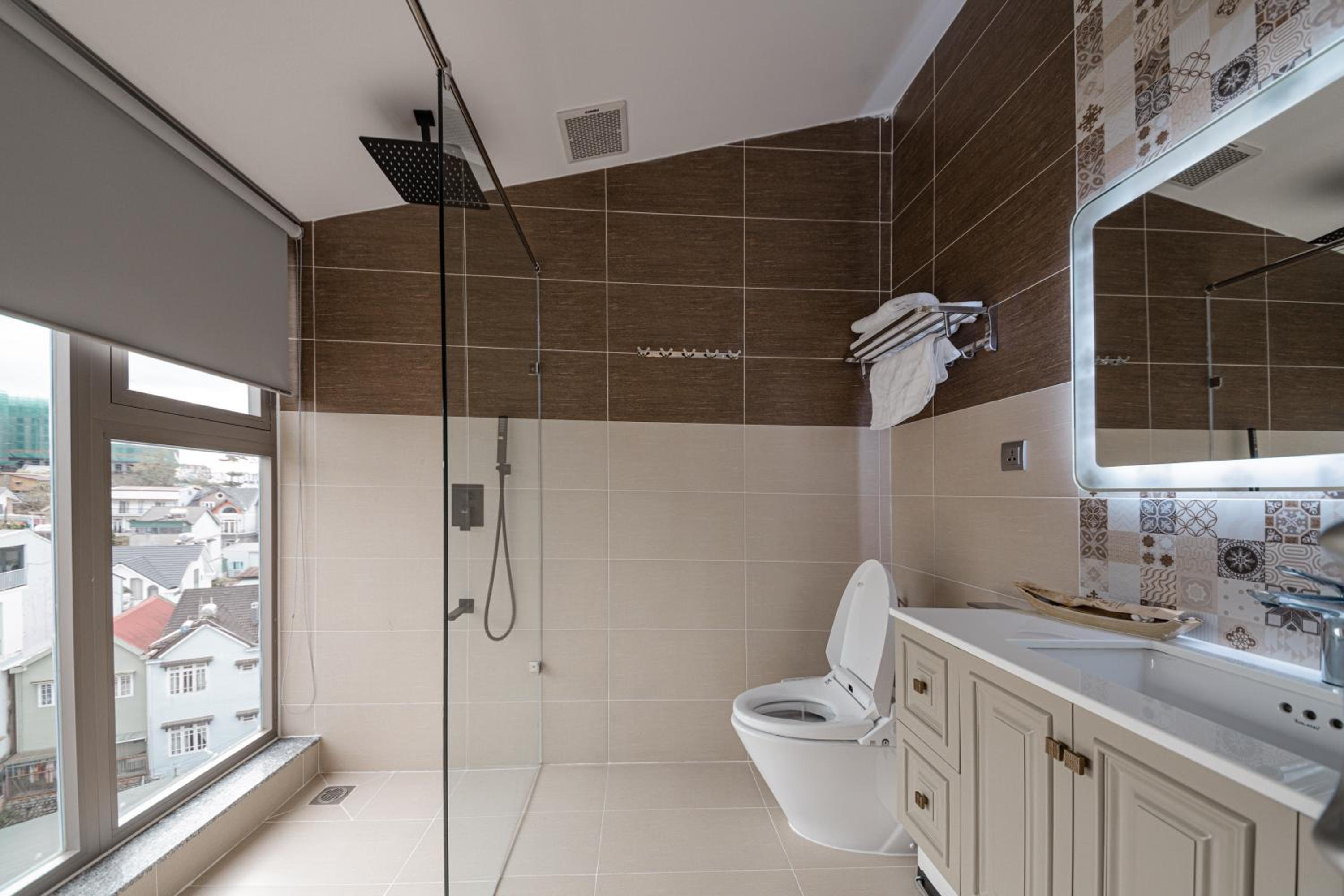 Deluxe King Room - Photo 4