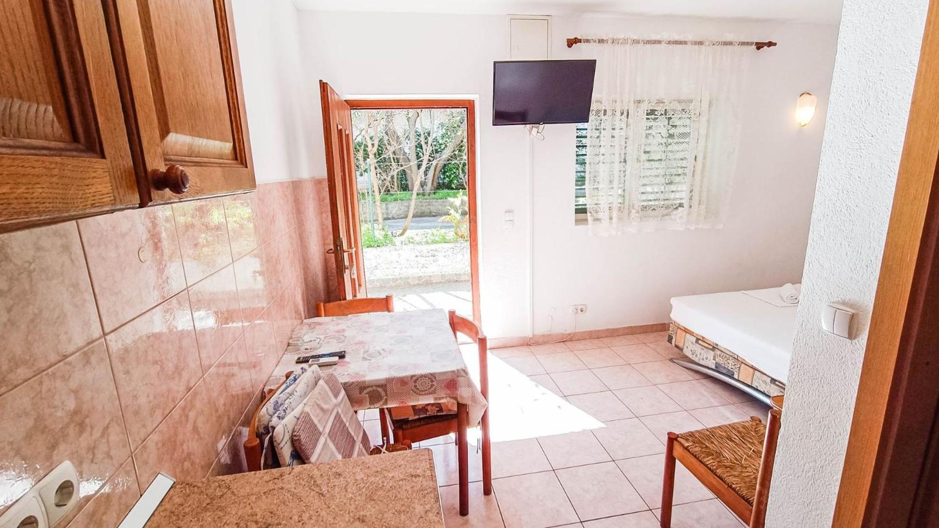 Apartment - Ground Floor photo 2
