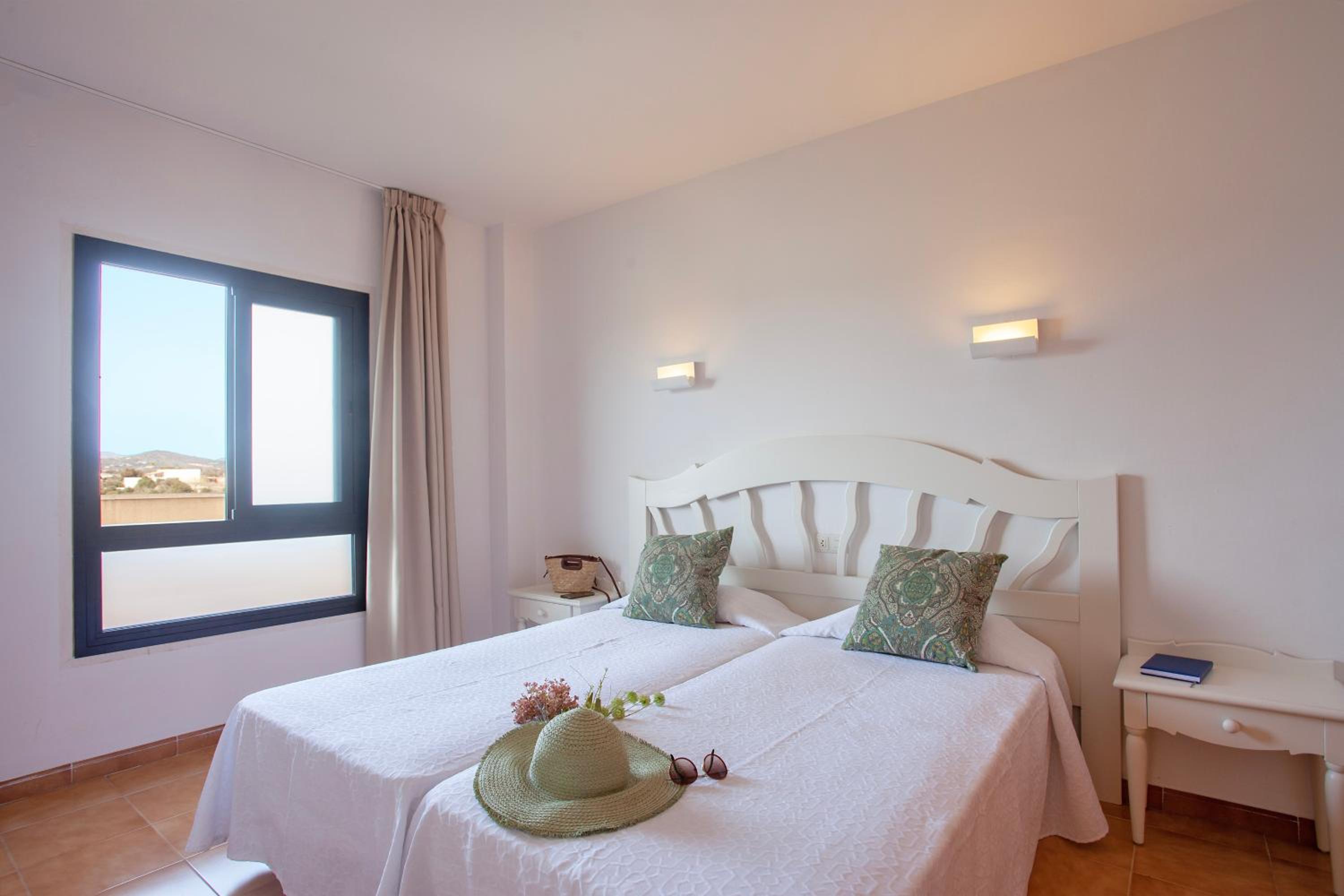 One-Bedroom Apartment with Balcony