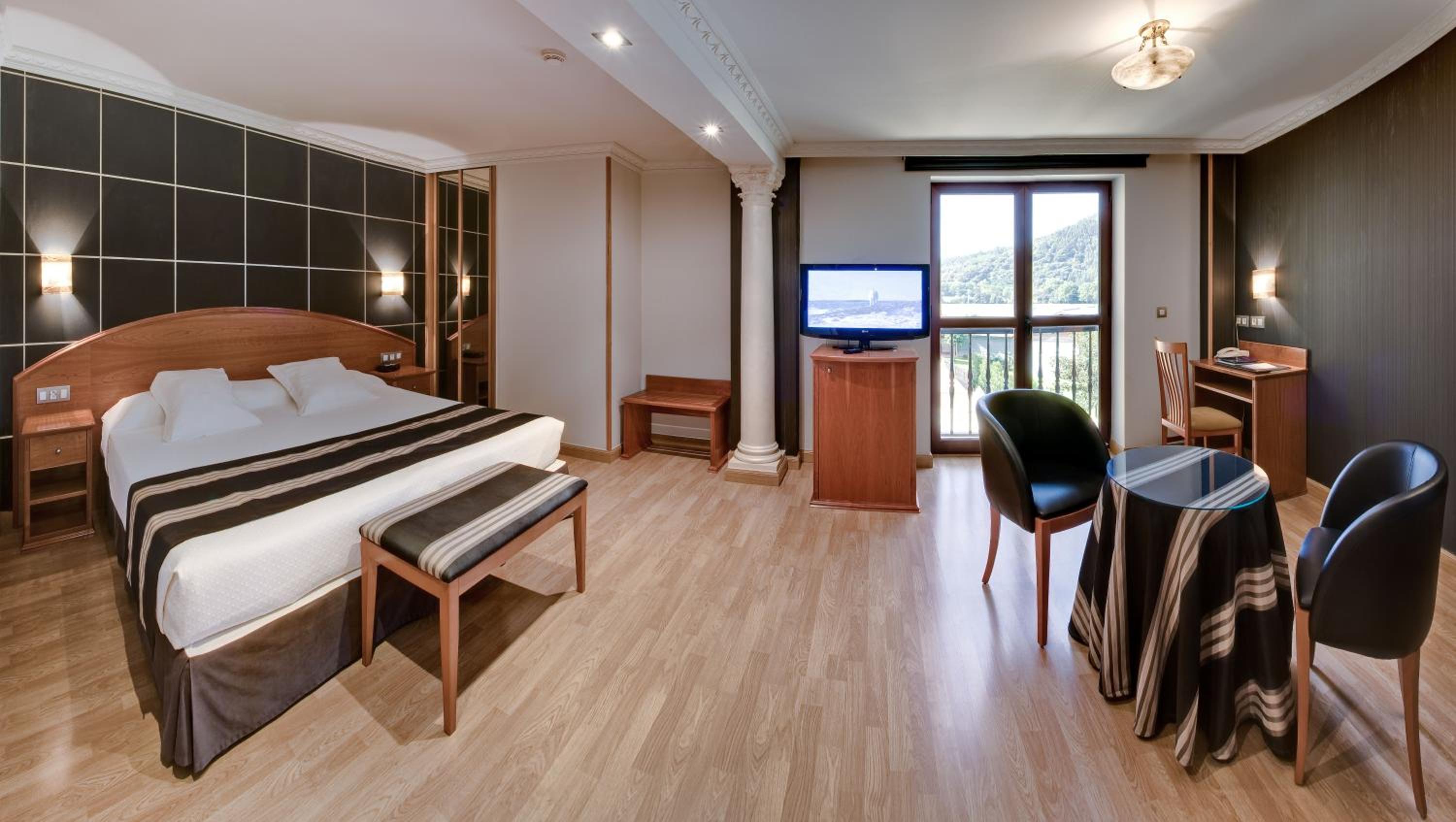 Superior Double or Twin Room photo 3