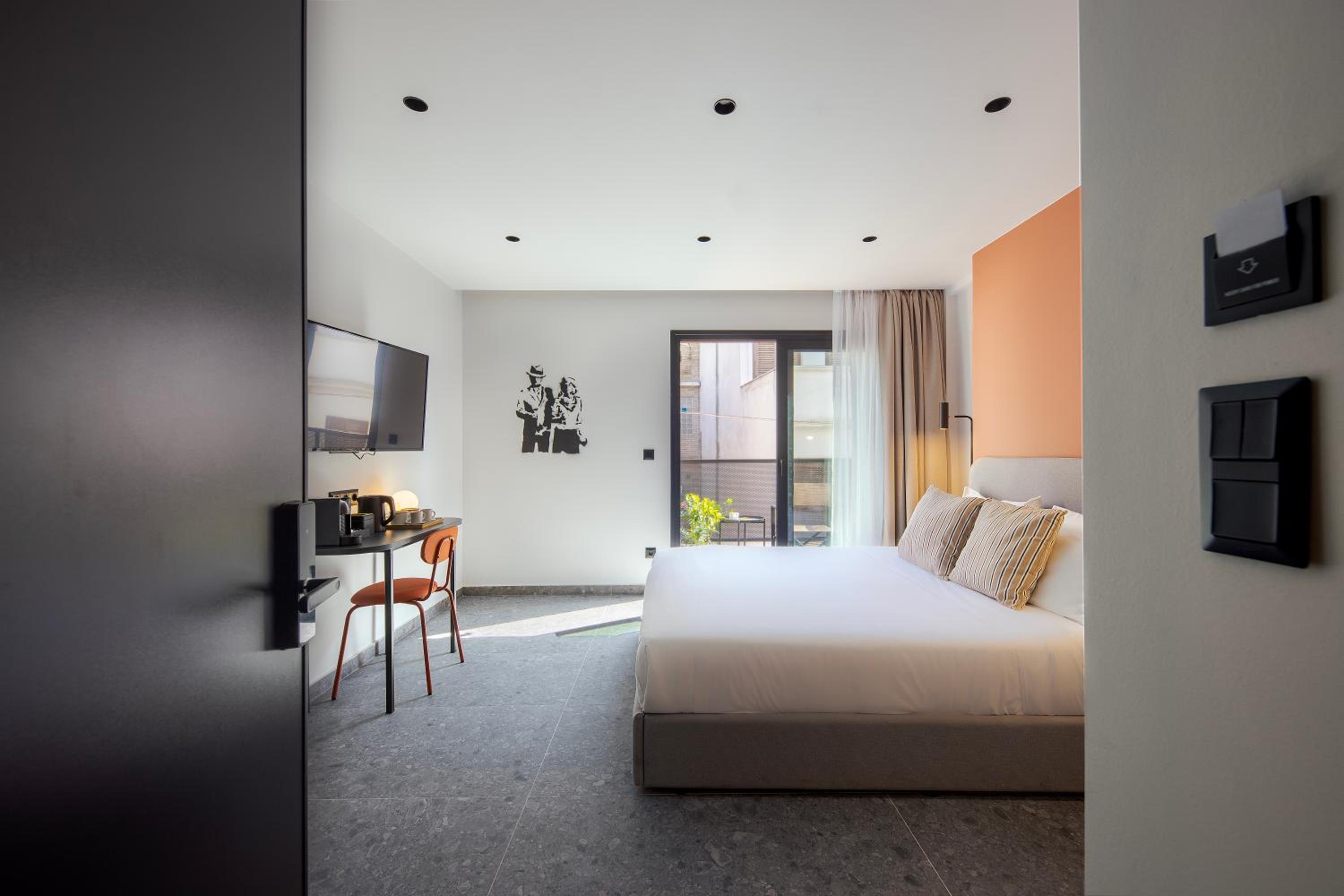 Deluxe Double Room with Balcony photo 1