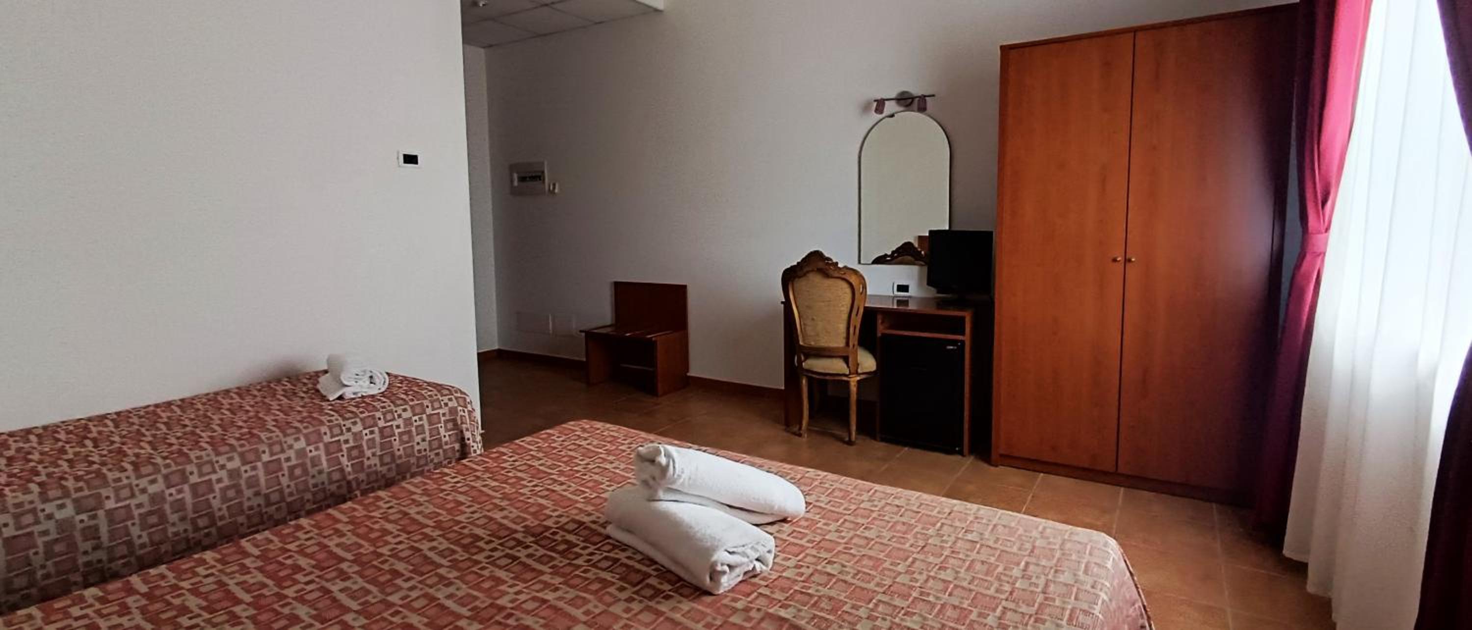 Triple Room with Private Bathroom photo 3