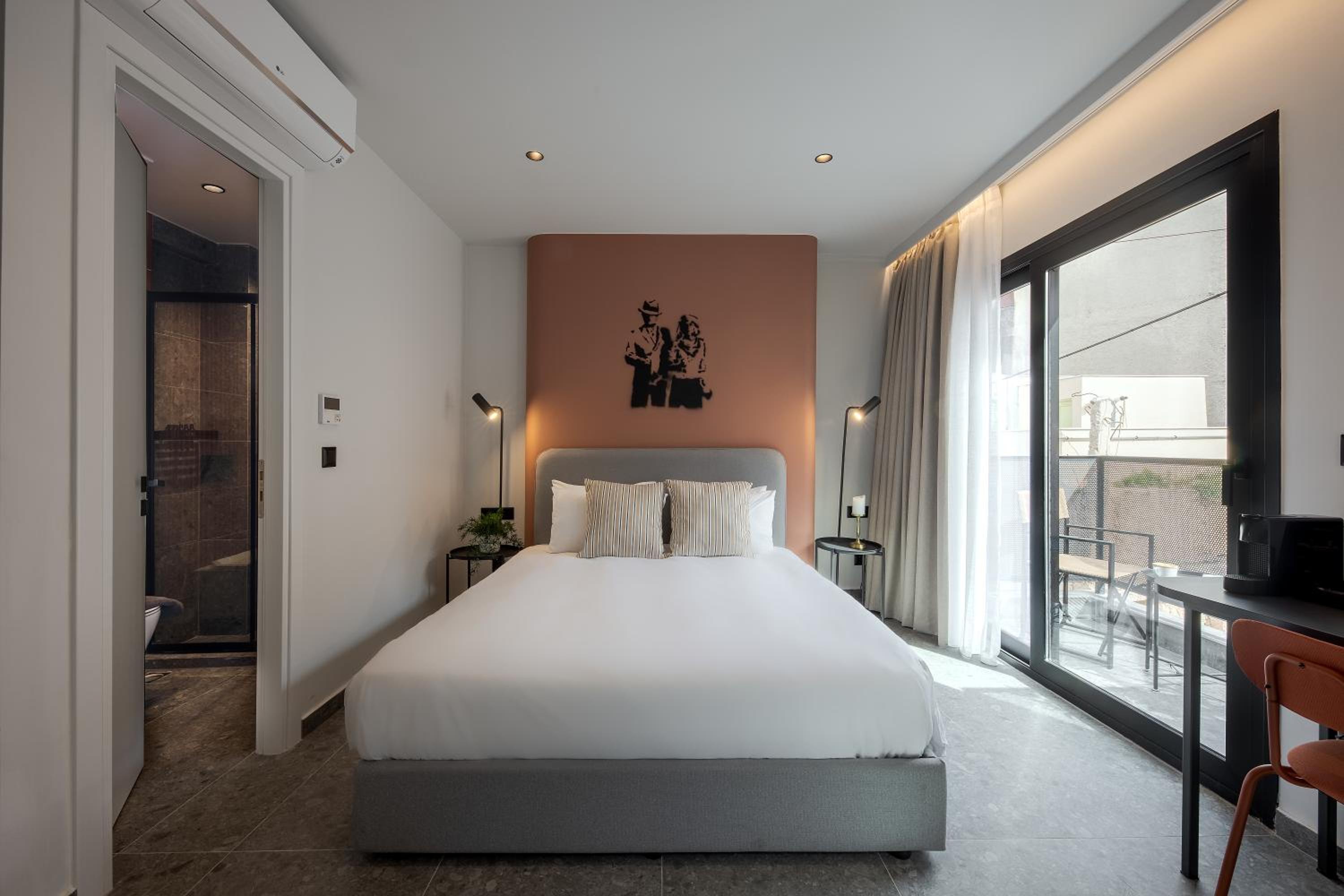 Deluxe Double Room with Balcony photo 3