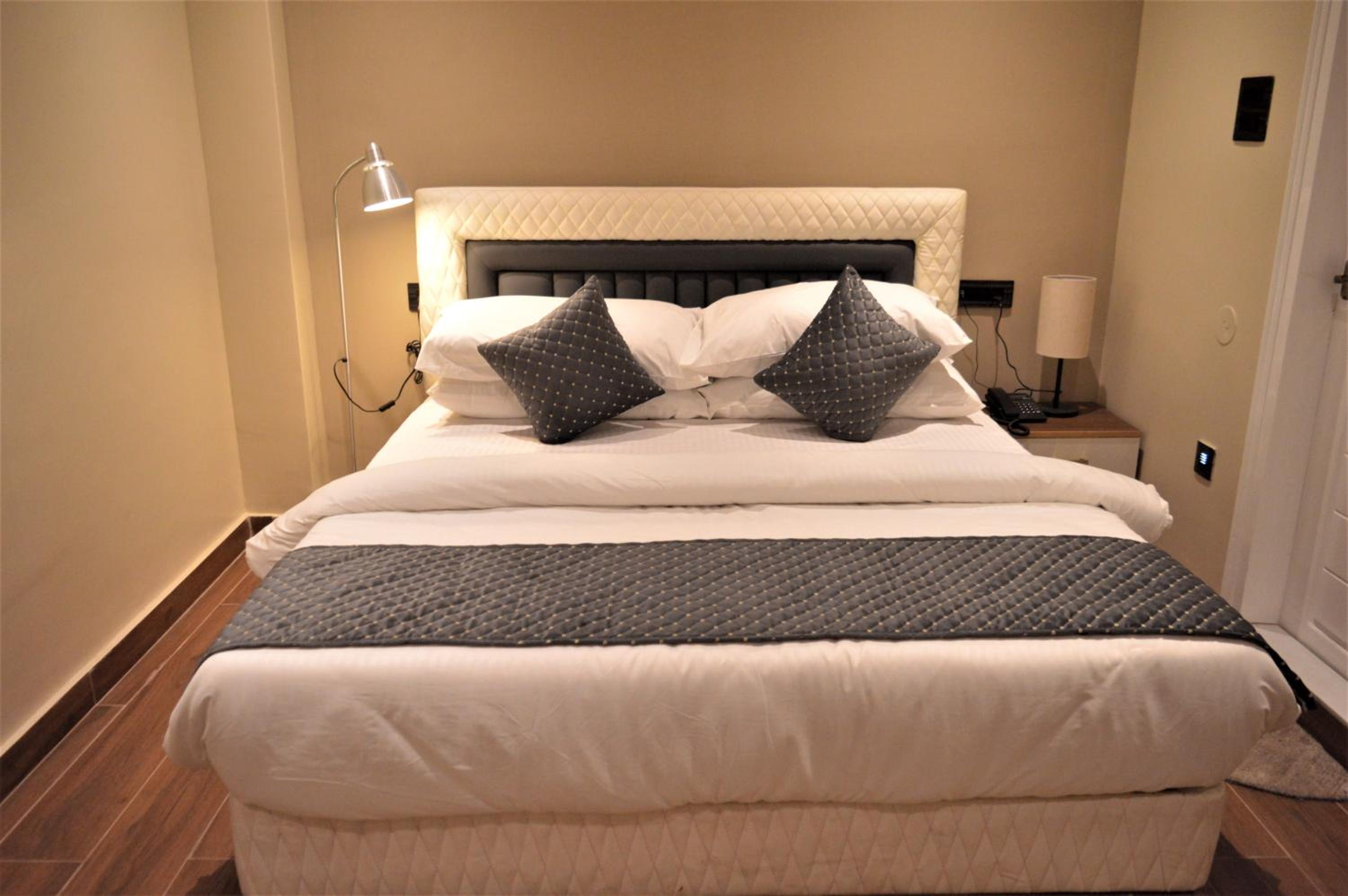 Standard King Room photo 1