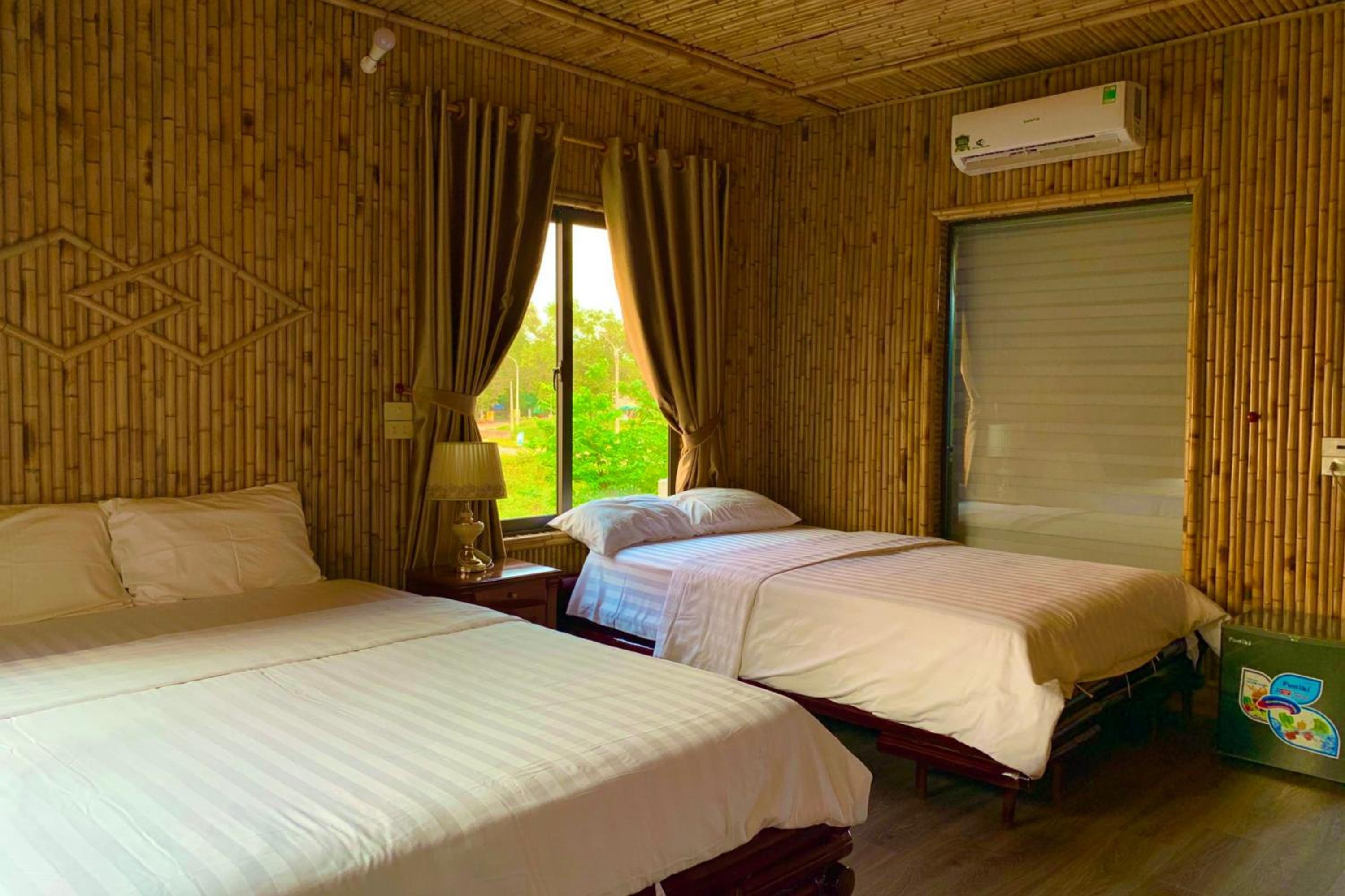 Twin Room with Pool View photo 3