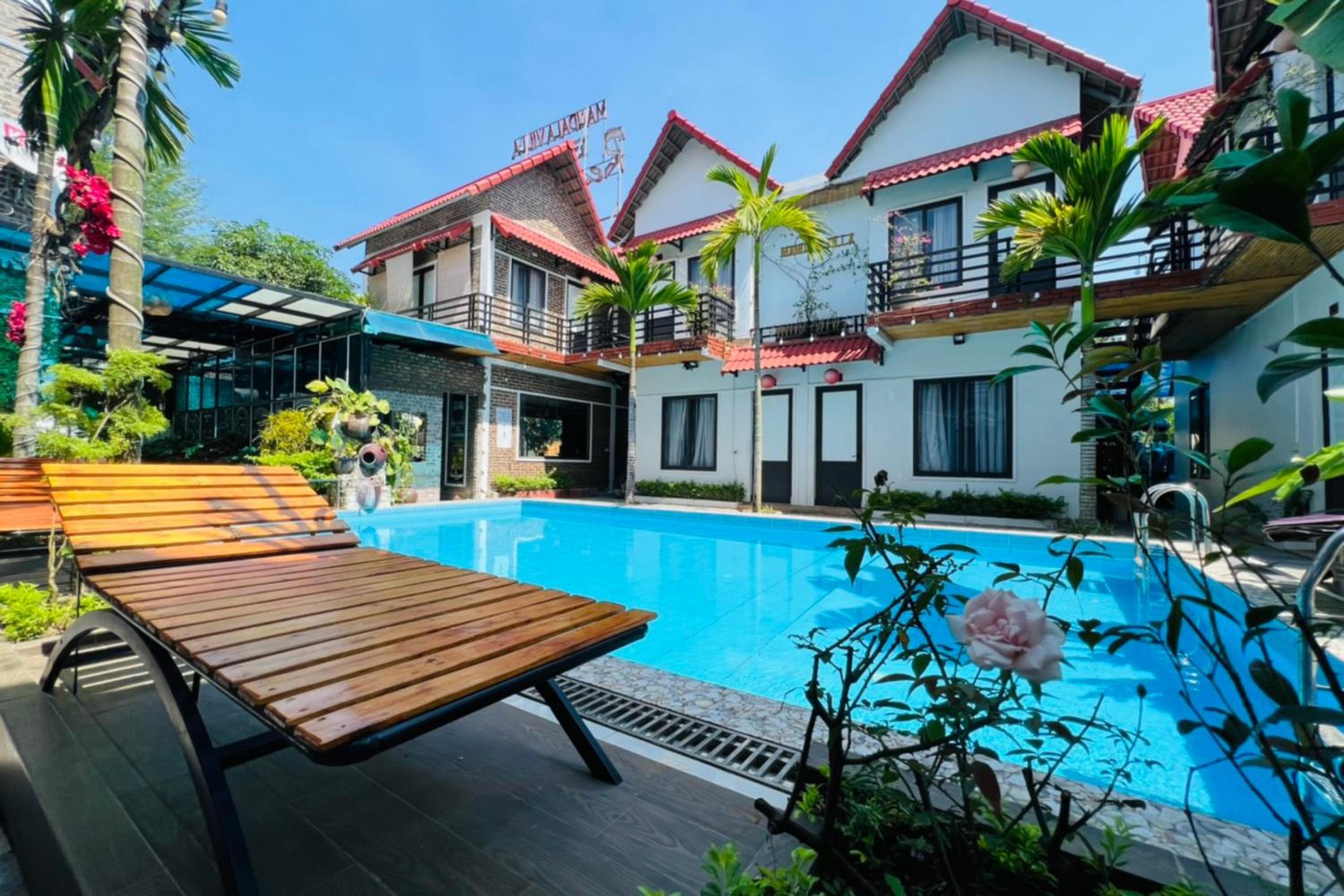 Queen Room with Pool View photo 2