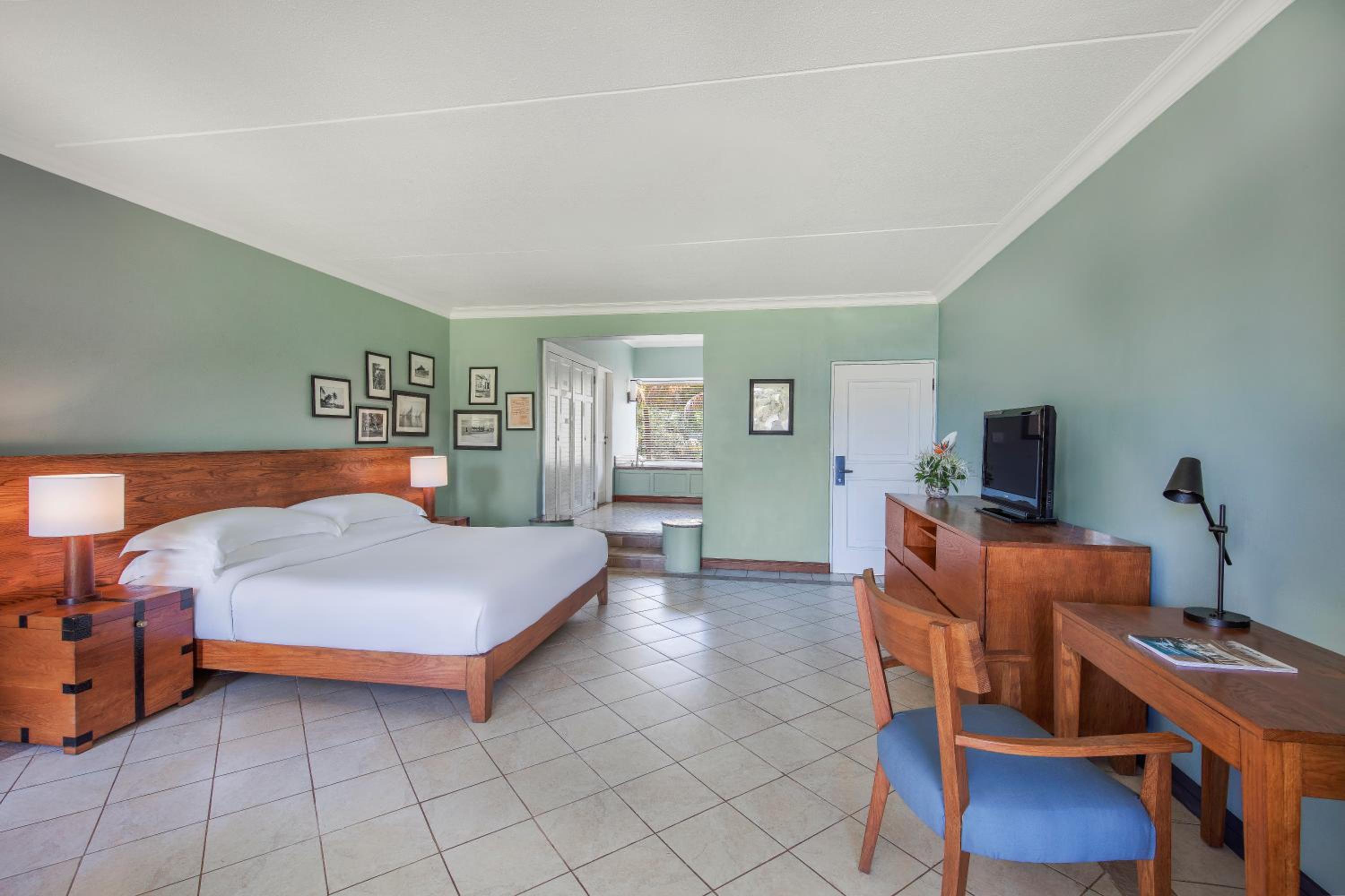 Family Room - Photo 10