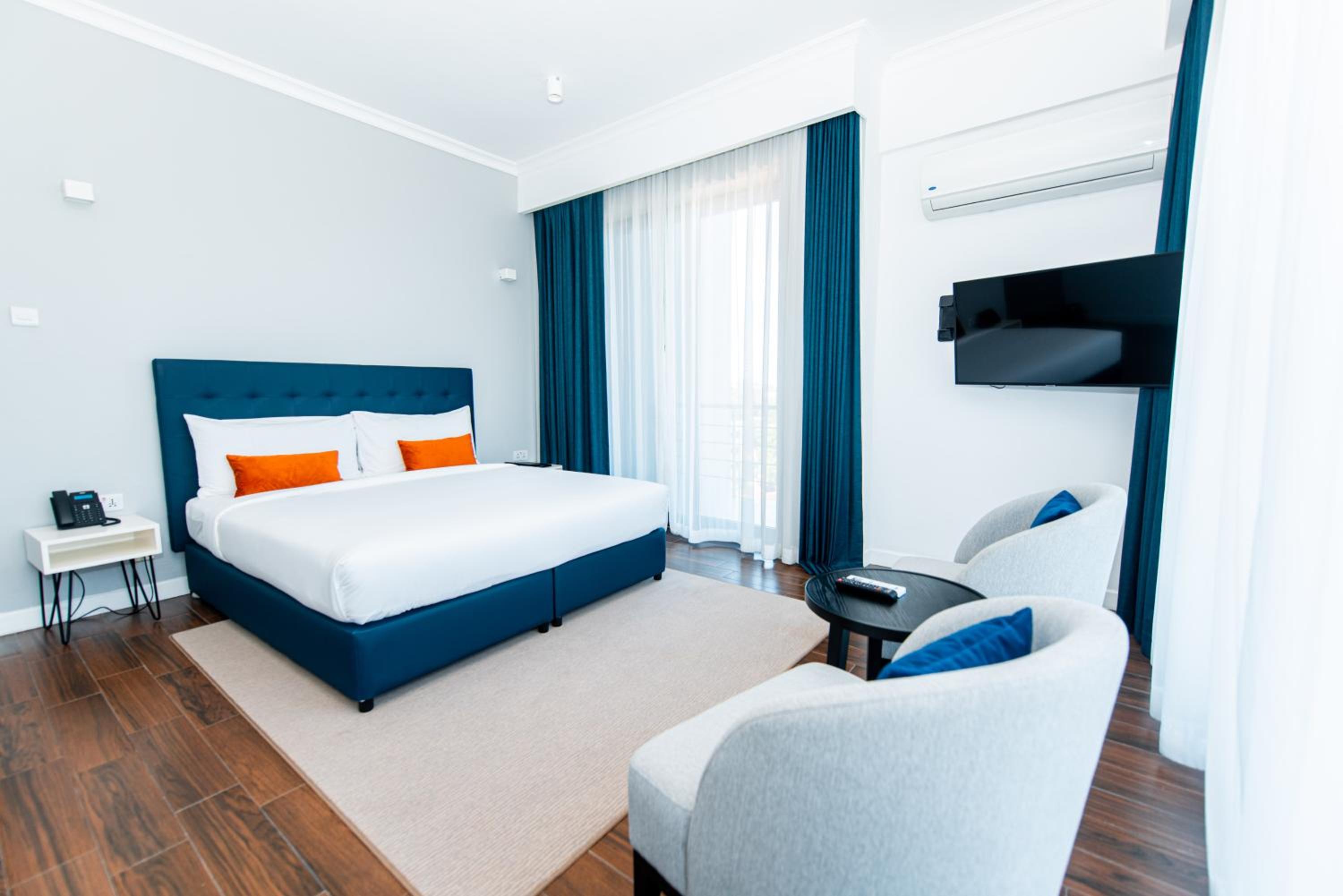 Deluxe Room - Photo 5