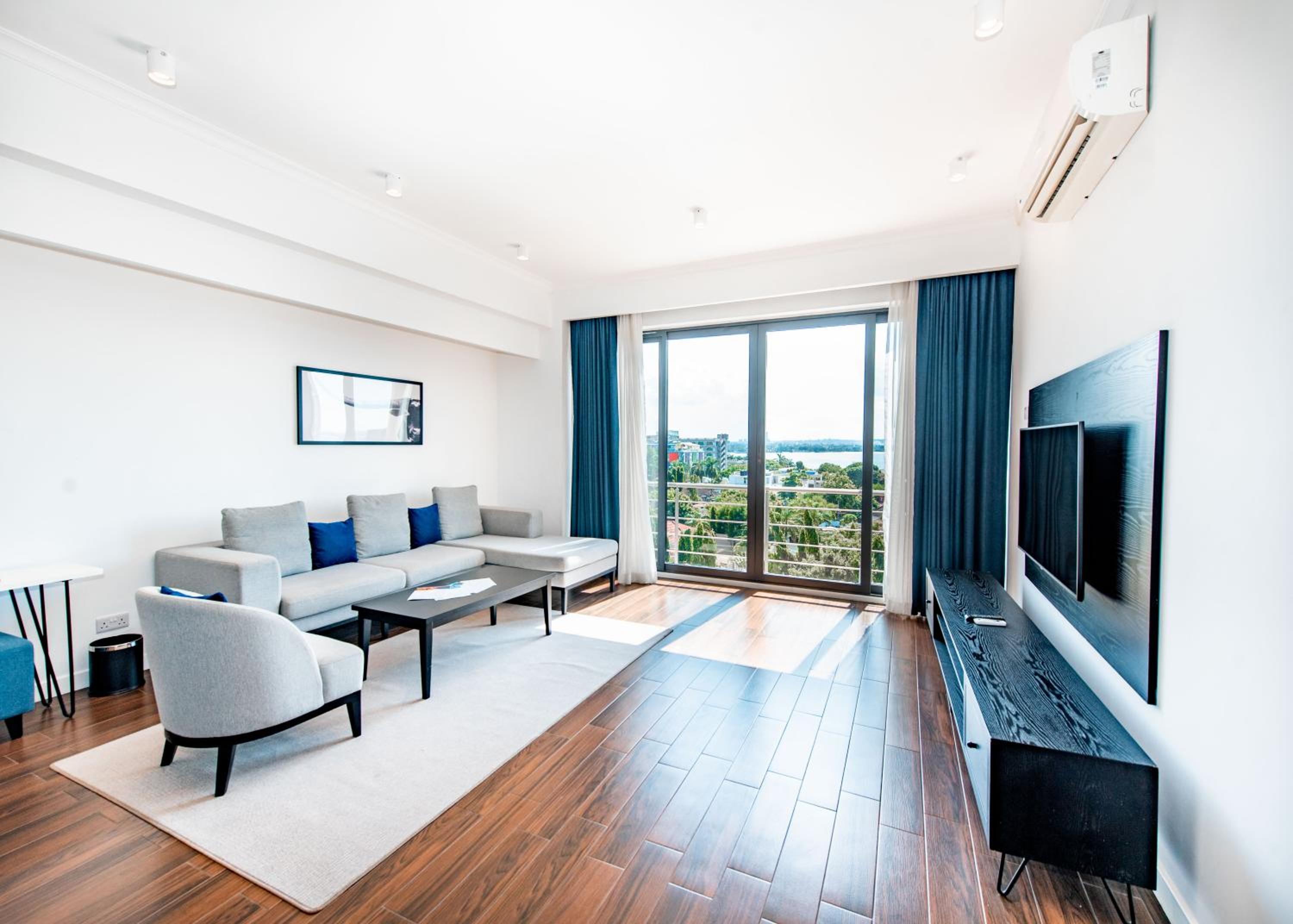 Luxury Ocean Suite - Photo 10