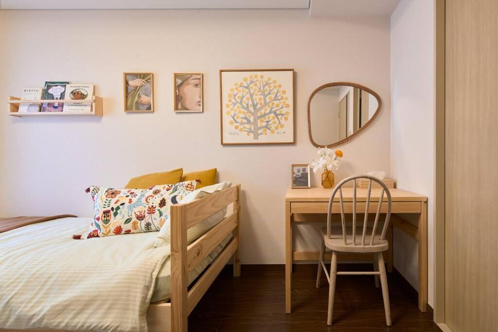 One-Bedroom Apartment photo 1