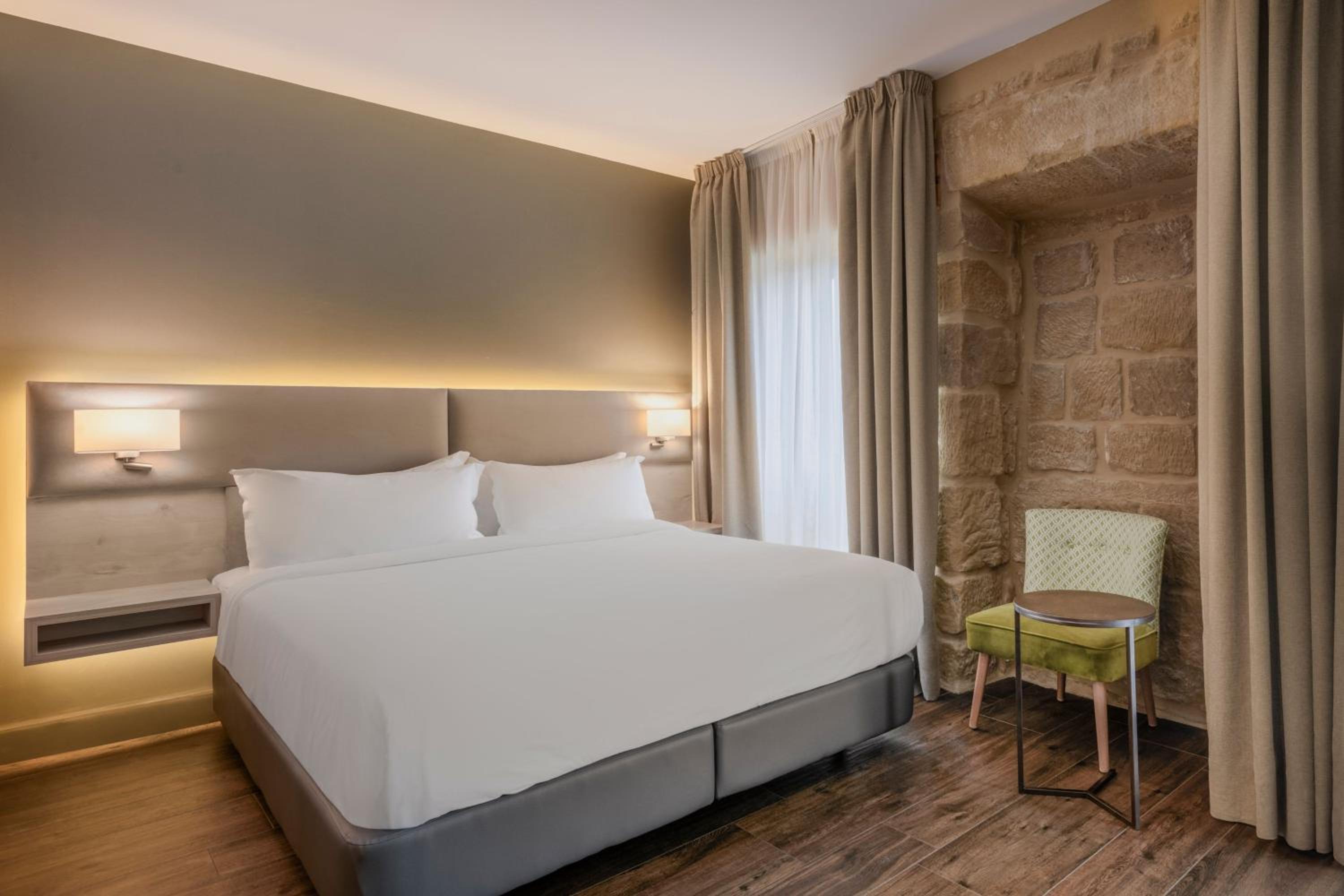 Deluxe King Room with River View