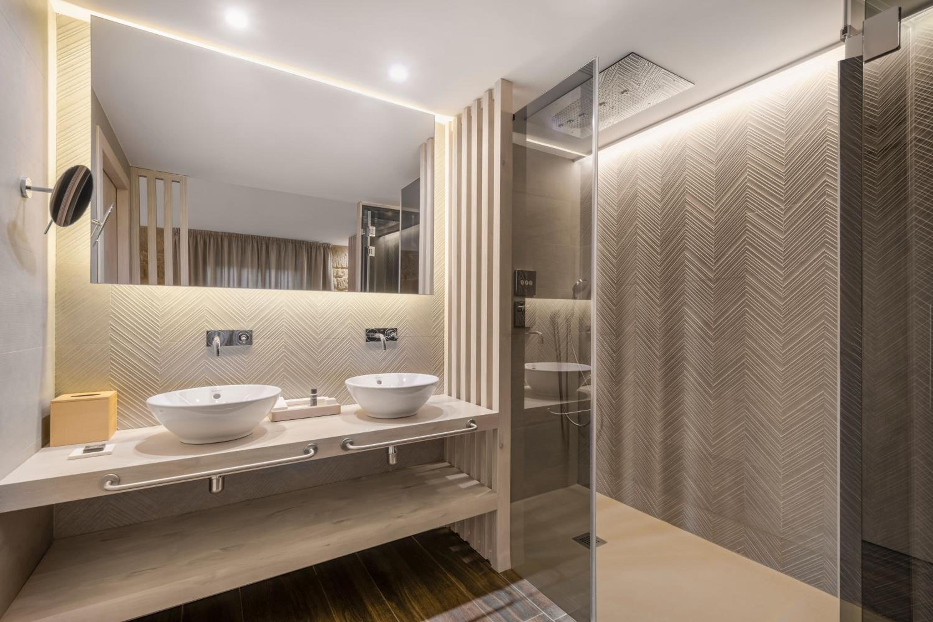Junior King Suite with River View