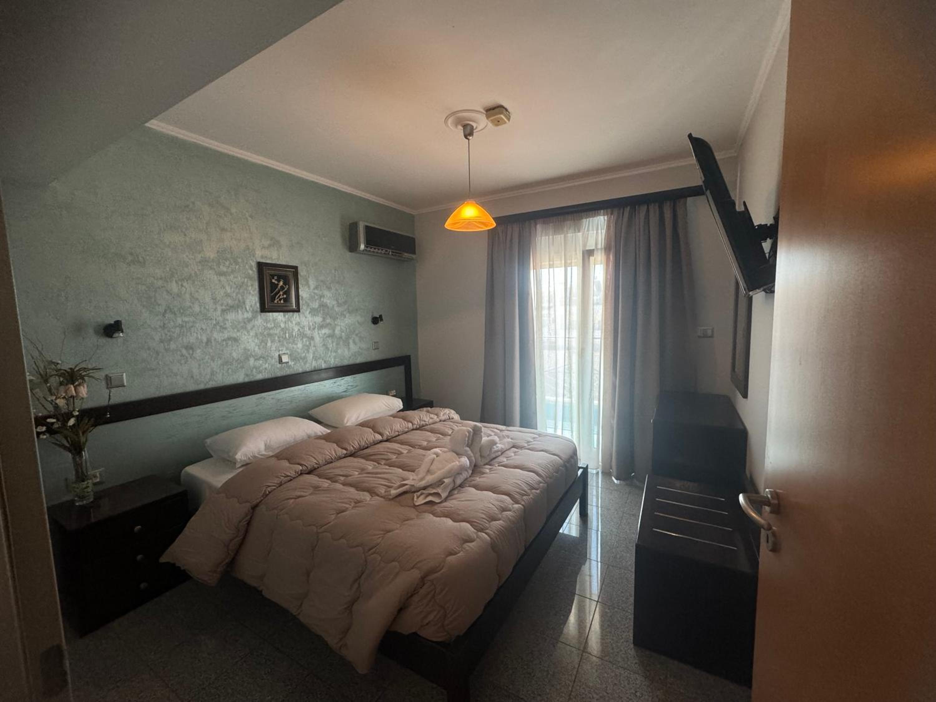 One-Bedroom Apartment (4 Adults) photo 2