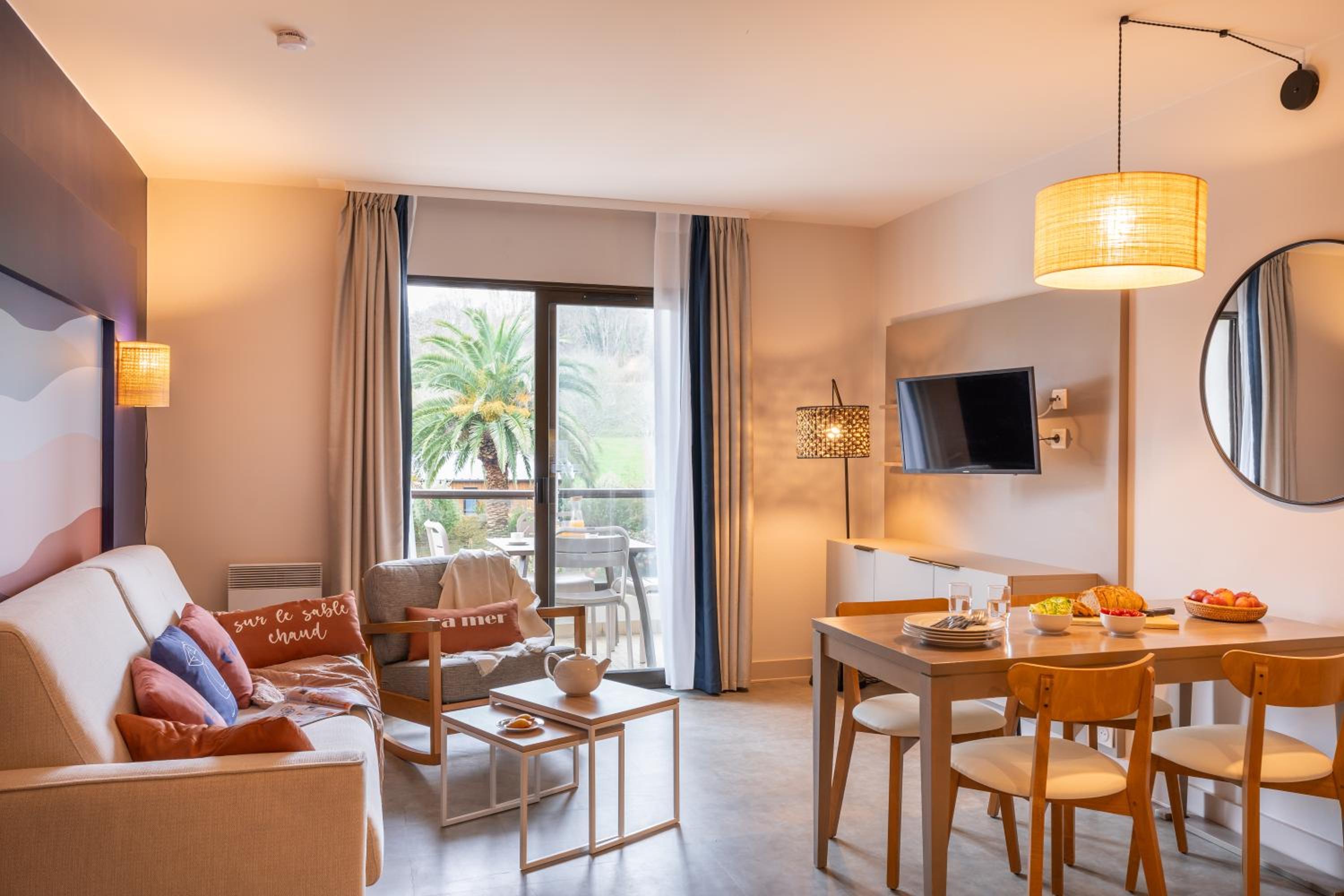 Superior One-Bedroom Apartment with Terrace or Balcony (5 People) photo 1
