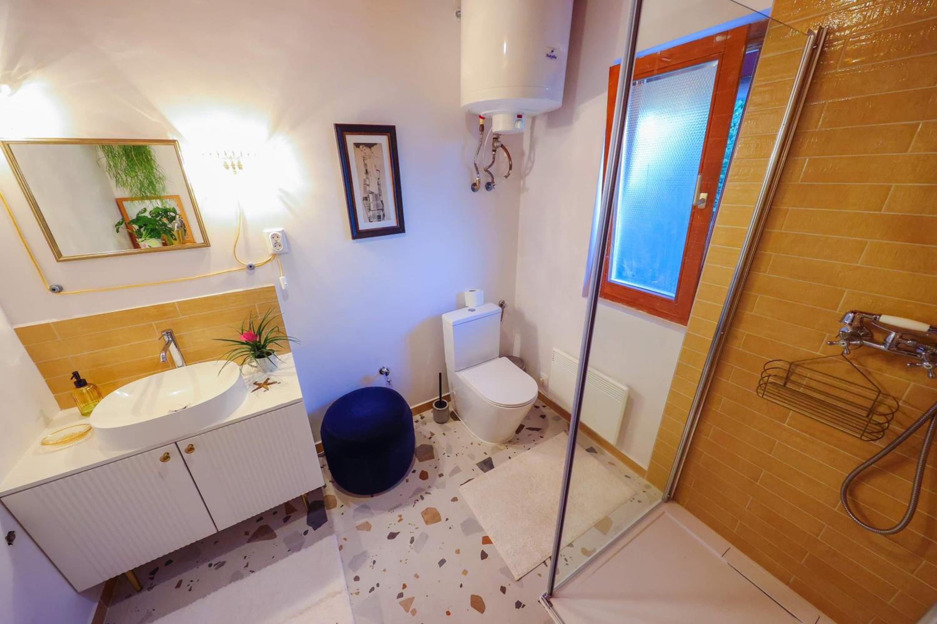 One-Bedroom House - Photo 12