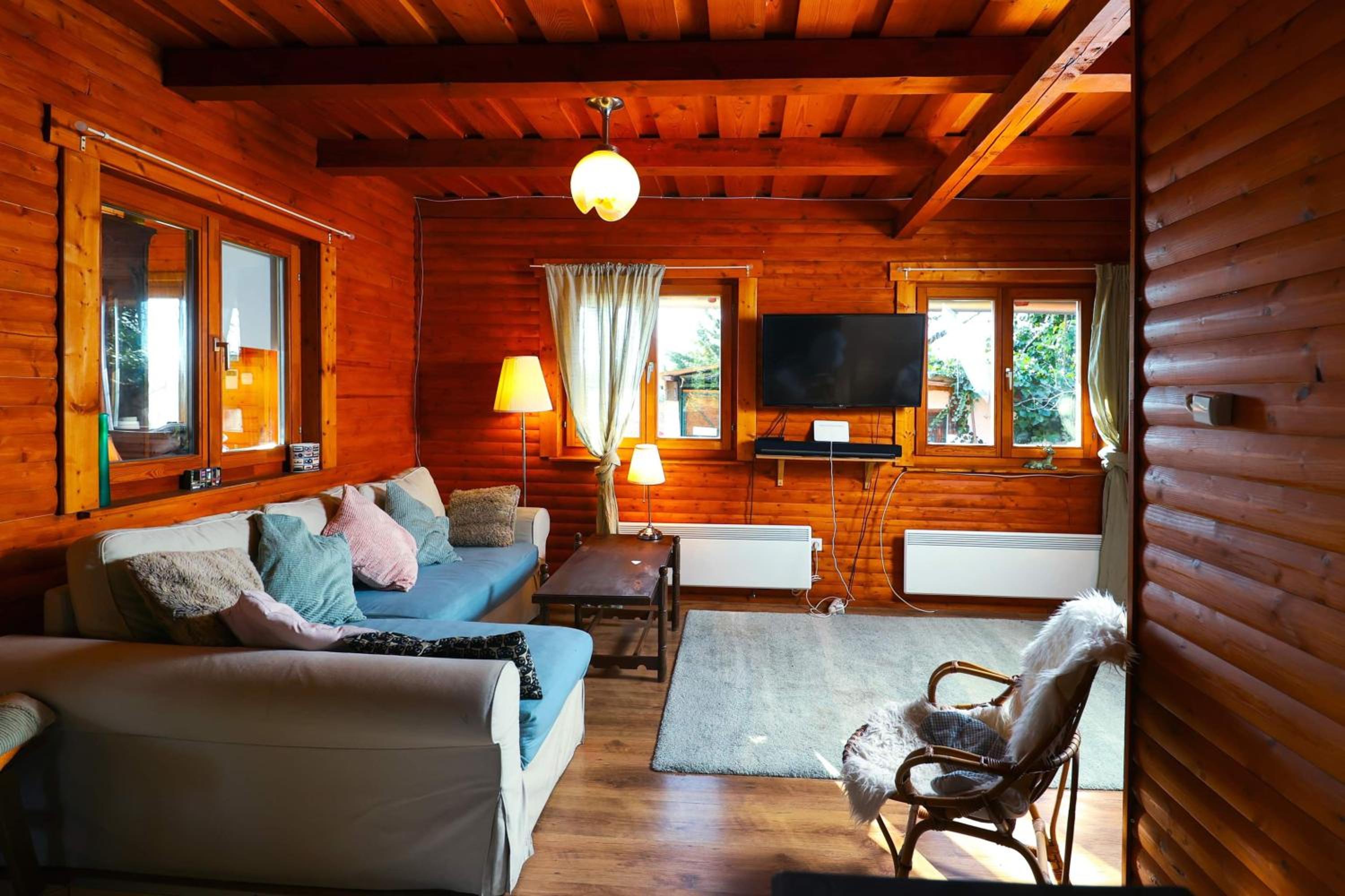 One-Bedroom House - Photo 16