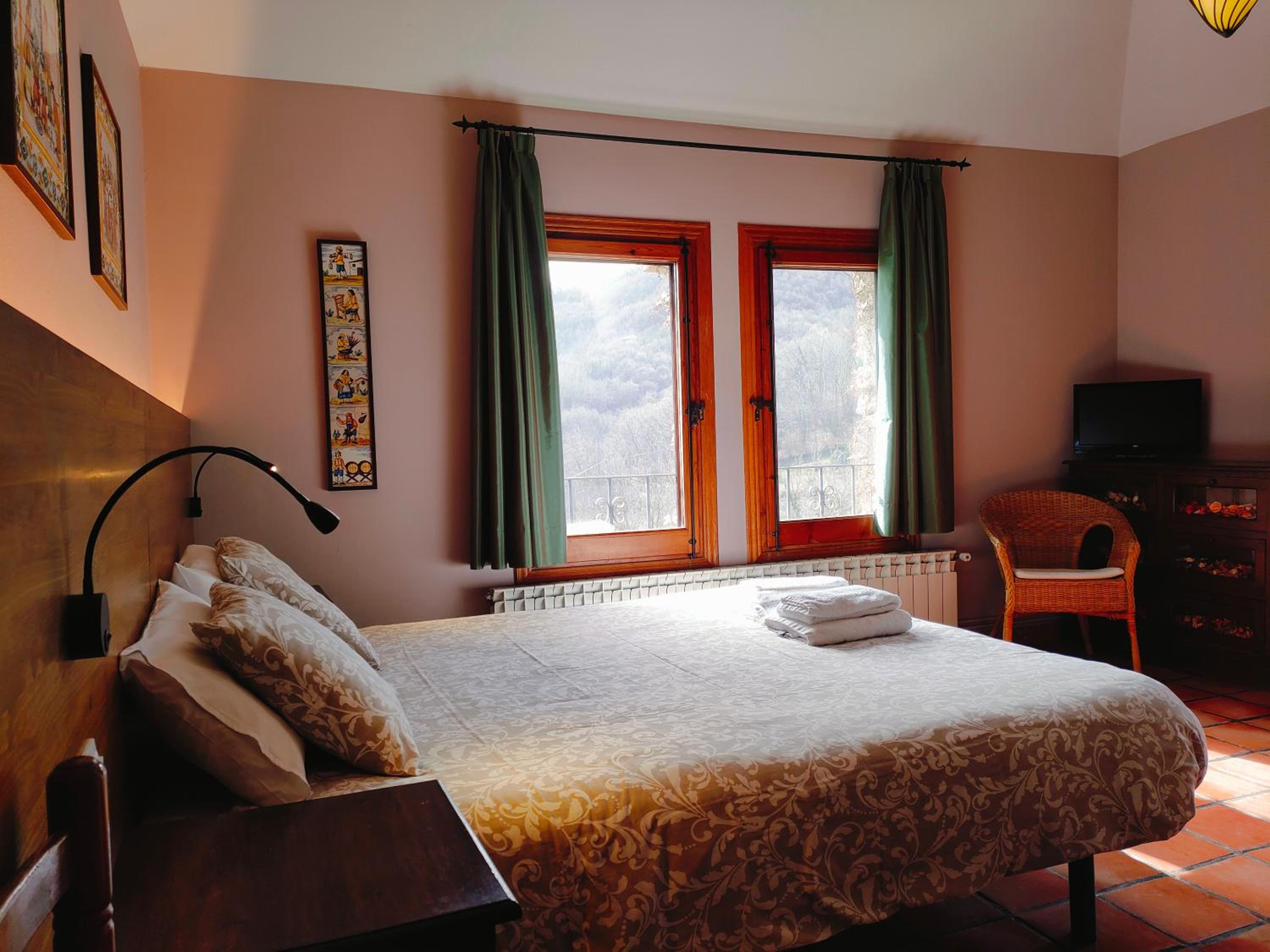Double Room with Mountain View - Photo 3