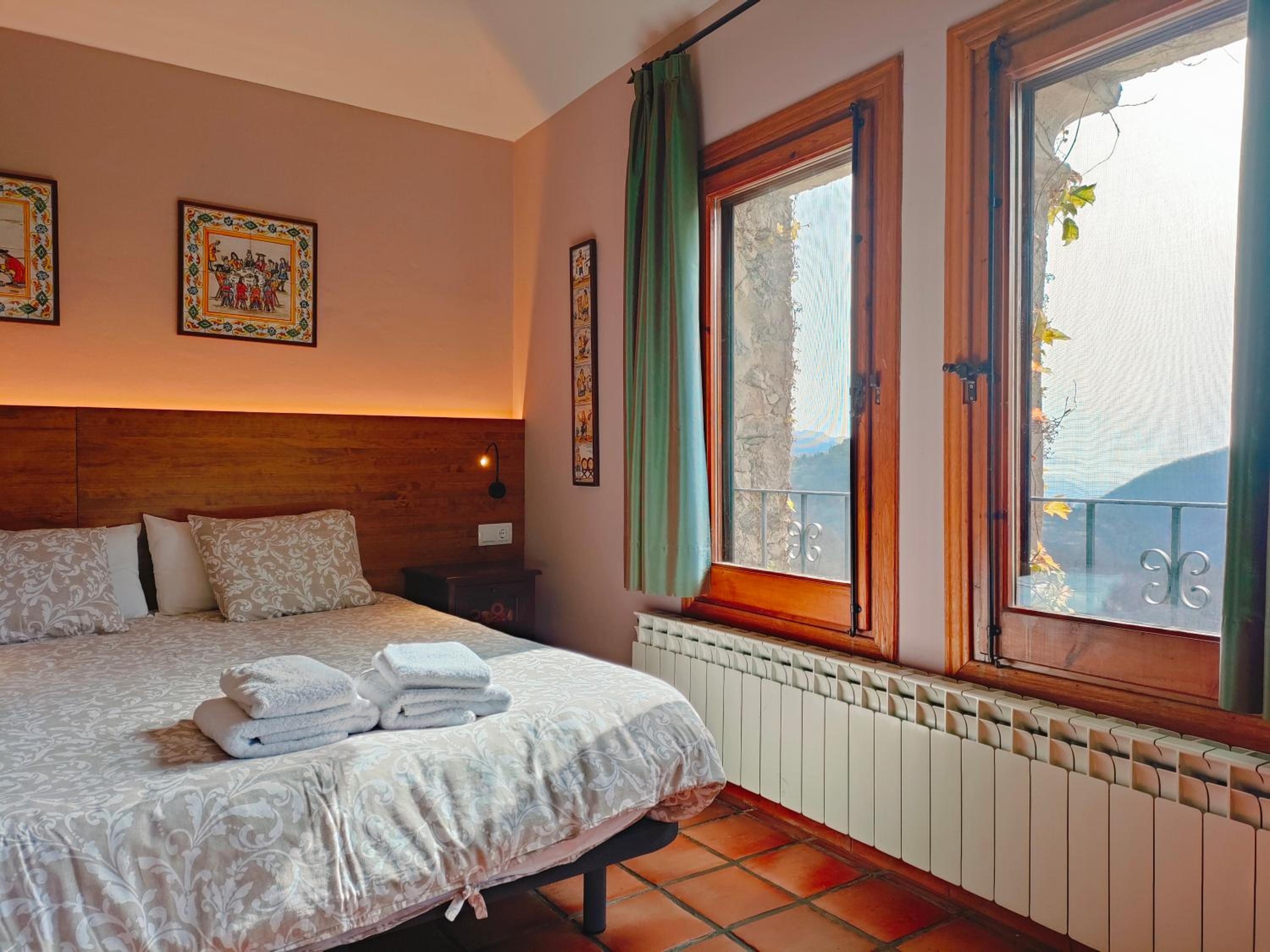 Double Room with Mountain View - Photo 1