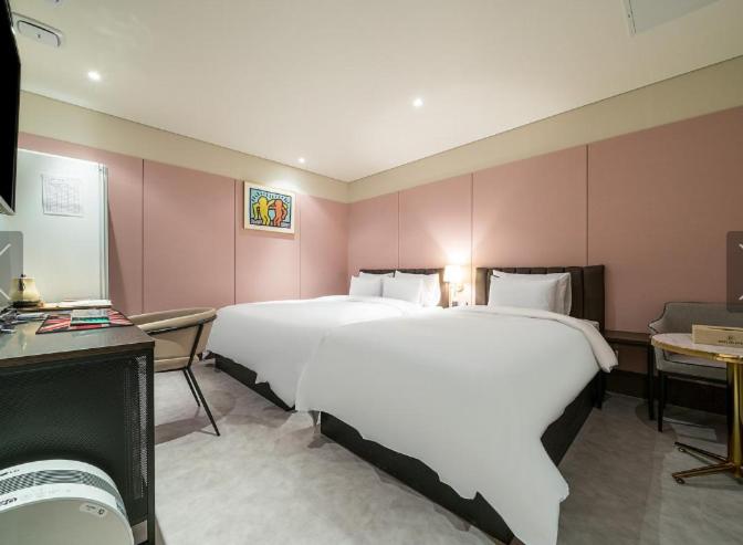 Economy Twin Room photo 1