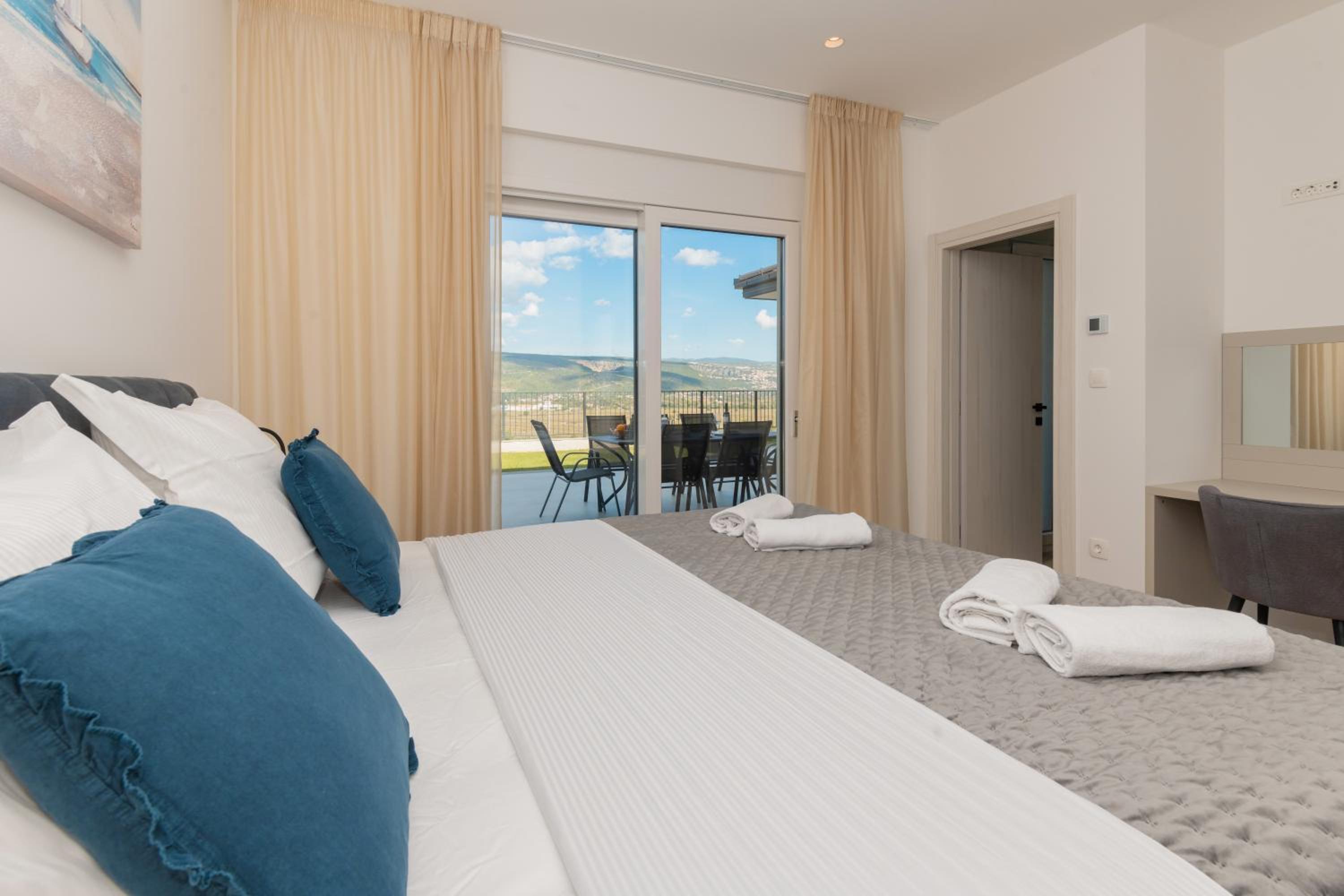 Three-Bedroom Villa photo 2