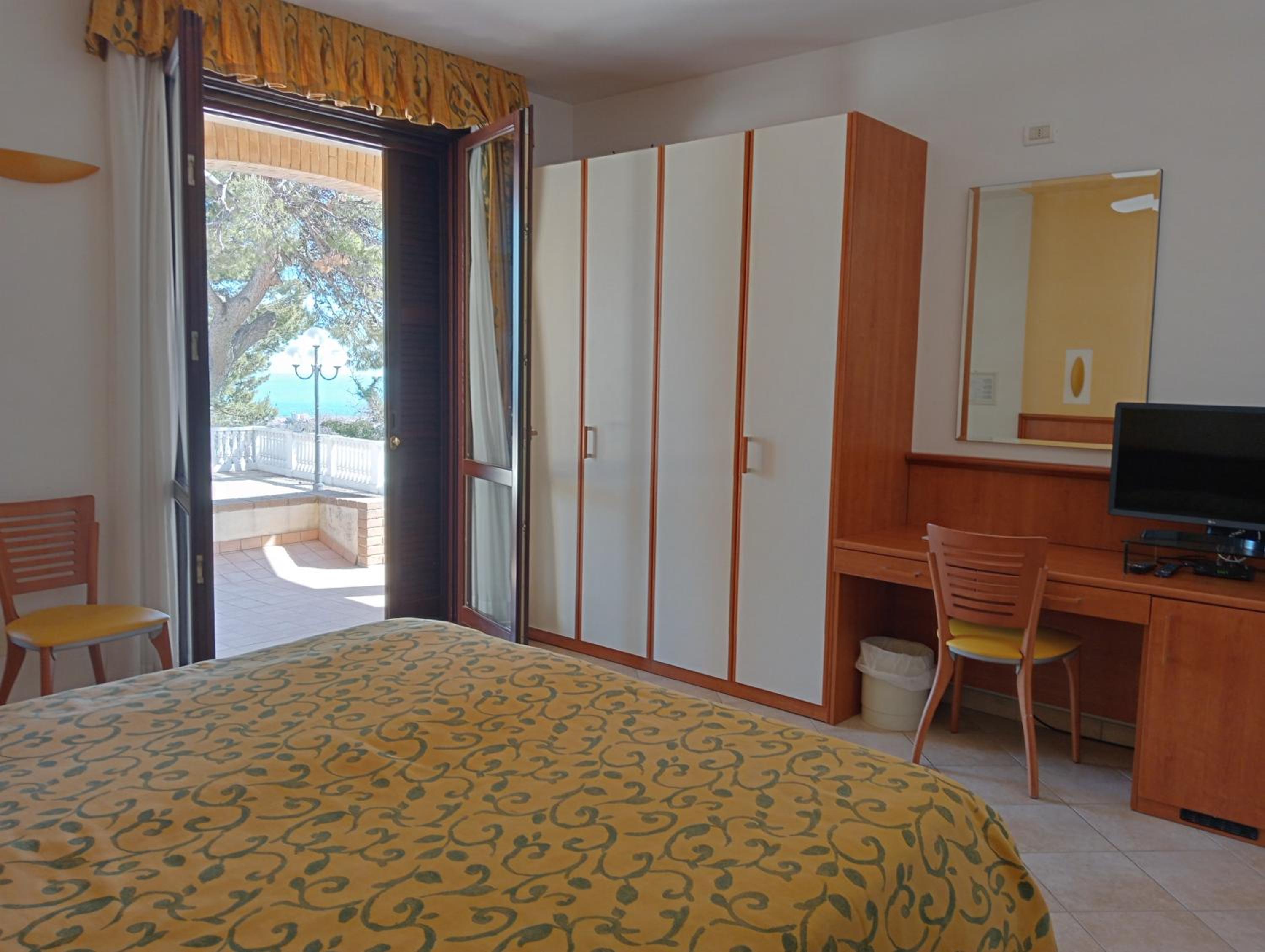 Large Double Room photo 1